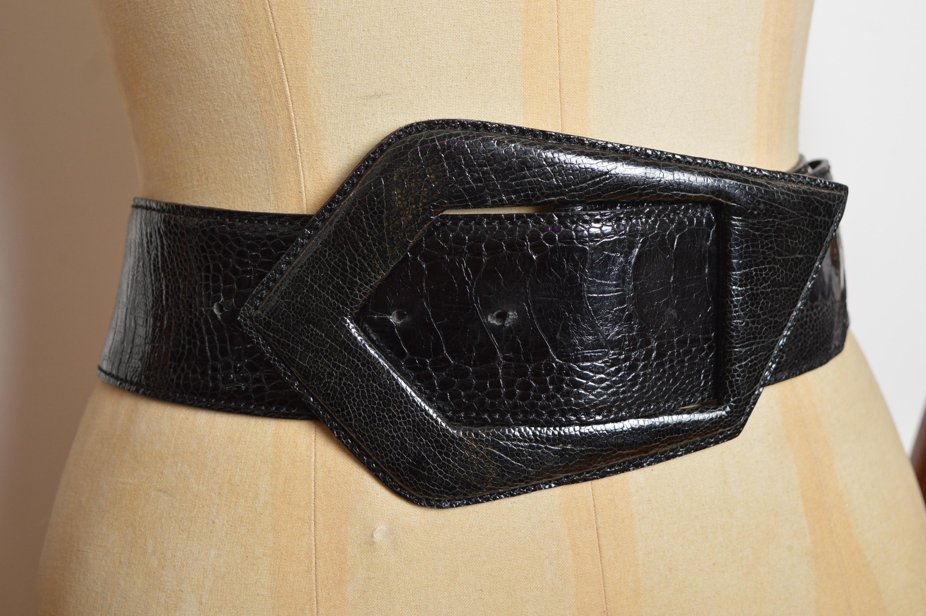 Beige Cintura con fibbia in pelle di struzzo nera di grandi dimensioni degli anni '80 in vendita