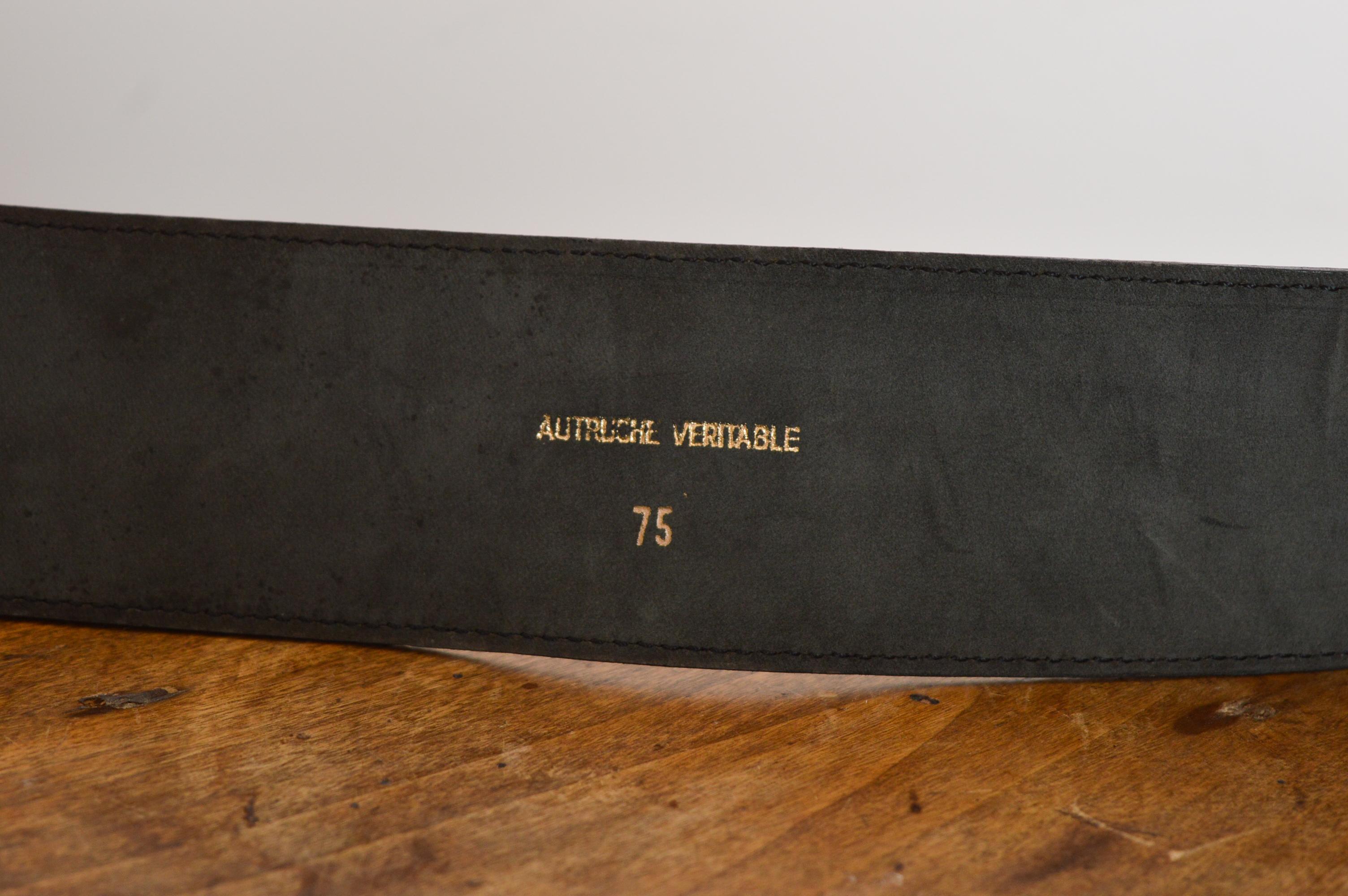 Cintura con fibbia in pelle di struzzo nera di grandi dimensioni degli anni '80 in vendita 3