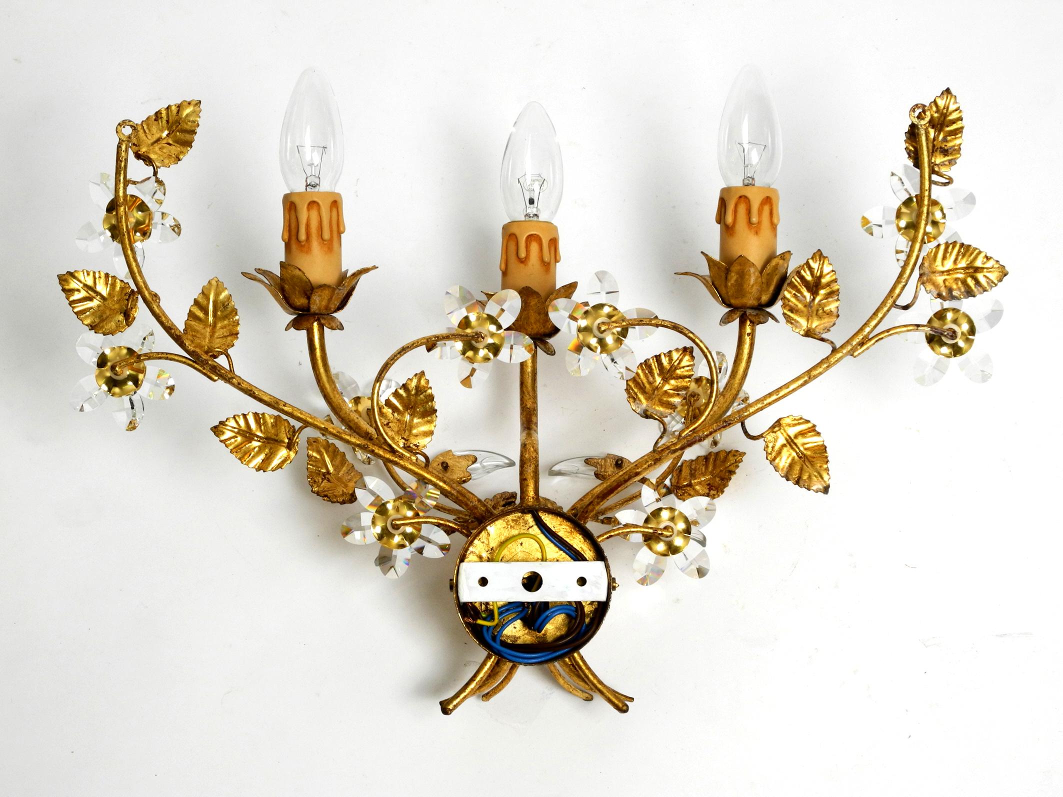 1980s Large Wide Italian Gilt Florentine Wall Lamp with Three Sockets For Sale 3