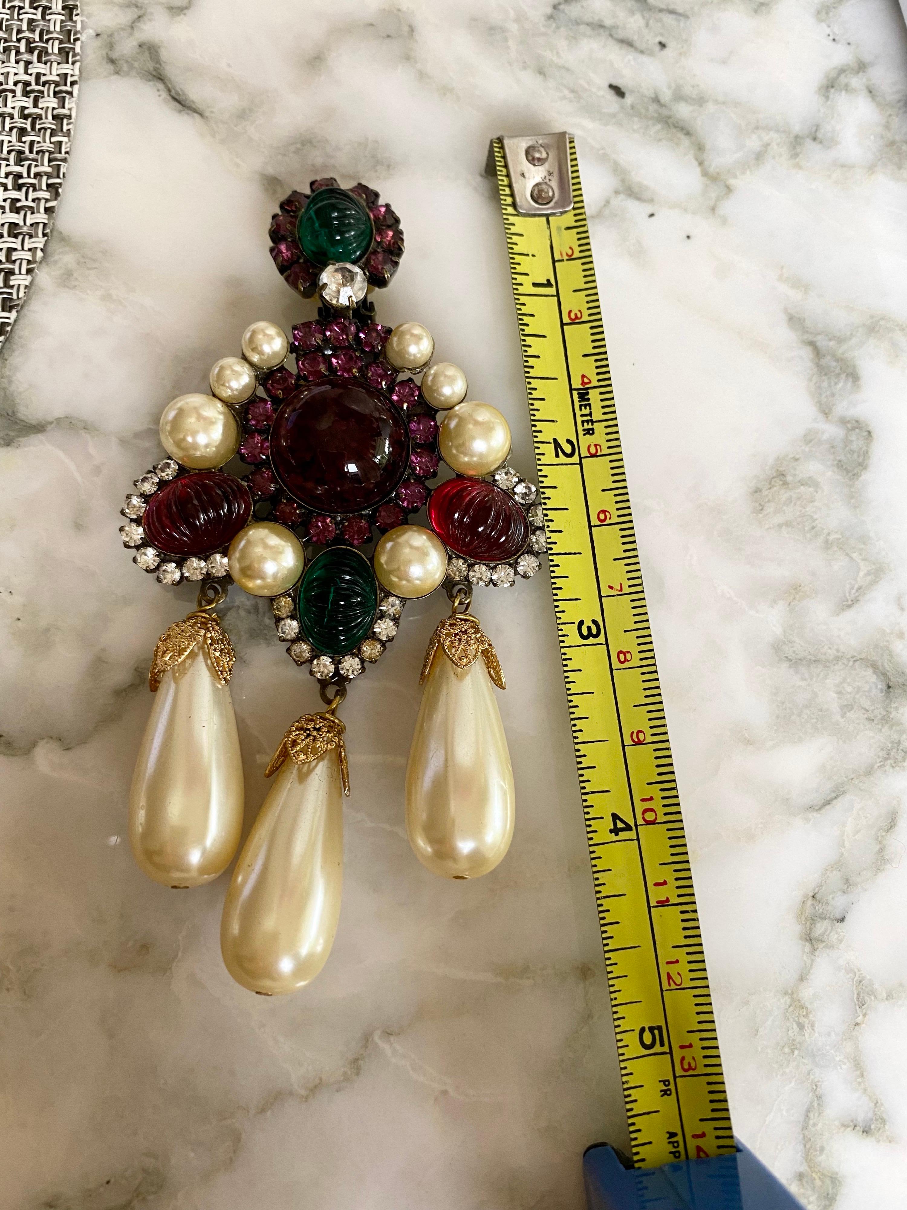 1980s Larry Vrba Faux Pearl Purple, Red and Green Cabochon Chandelier Earrings In Excellent Condition For Sale In Beverly Hills, CA