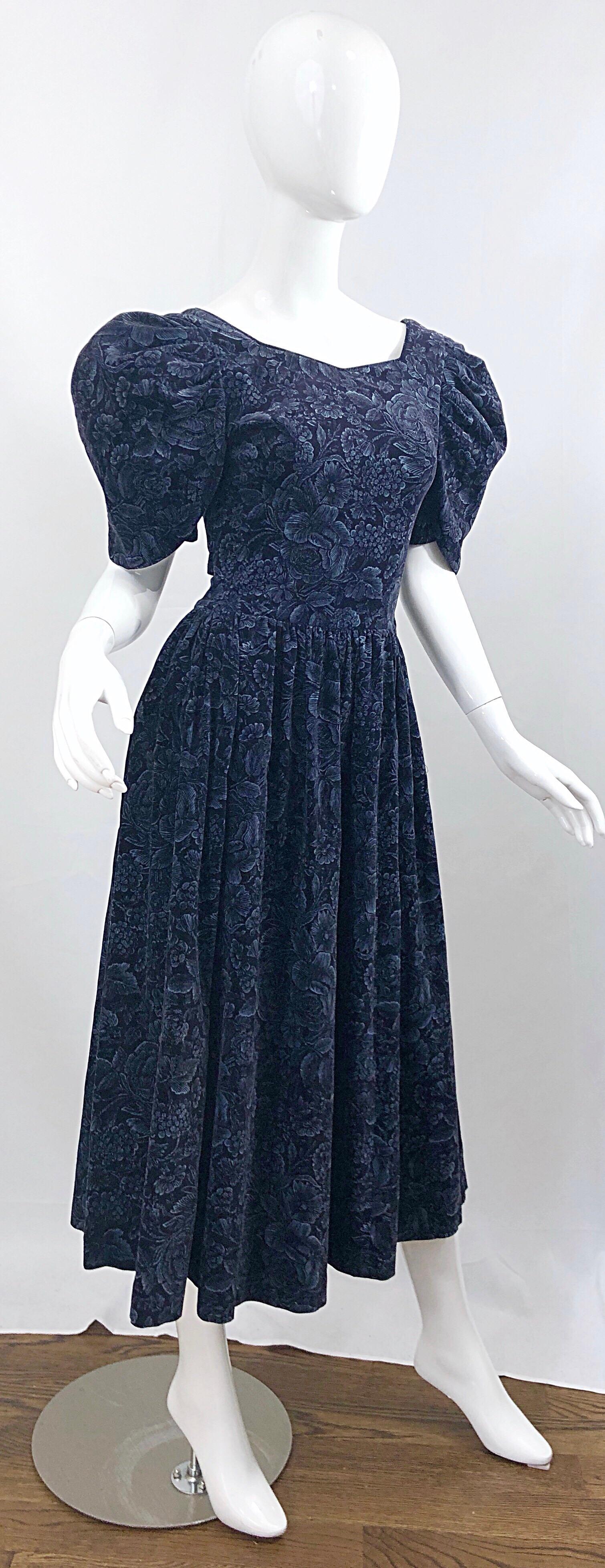 1980s Laura Ashley Size 6 Navy Blue Velvet Open Back Vintage 80s Midi Dress  For Sale 5