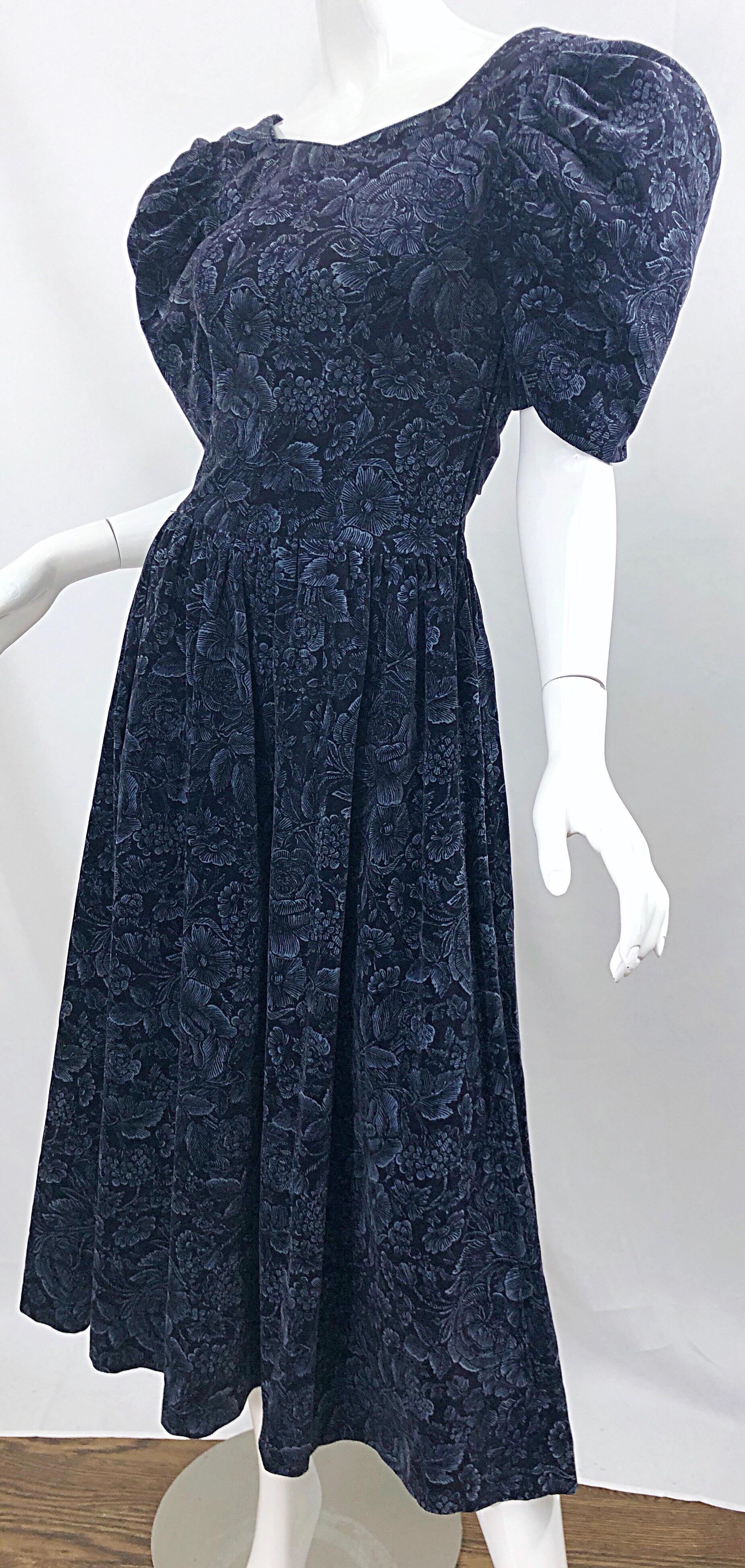 1980s Laura Ashley Size 6 Navy Blue Velvet Open Back Vintage 80s Midi Dress  For Sale 6