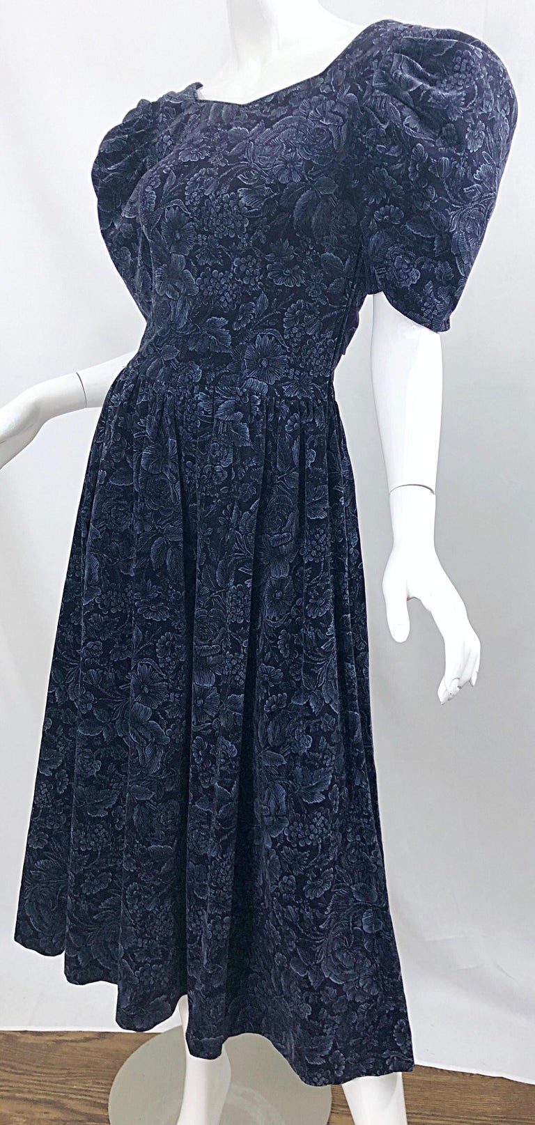 1980s Laura Ashley Size 6 Navy Blue Velvet Open Back Vintage 80s Midi Dress  For Sale 9