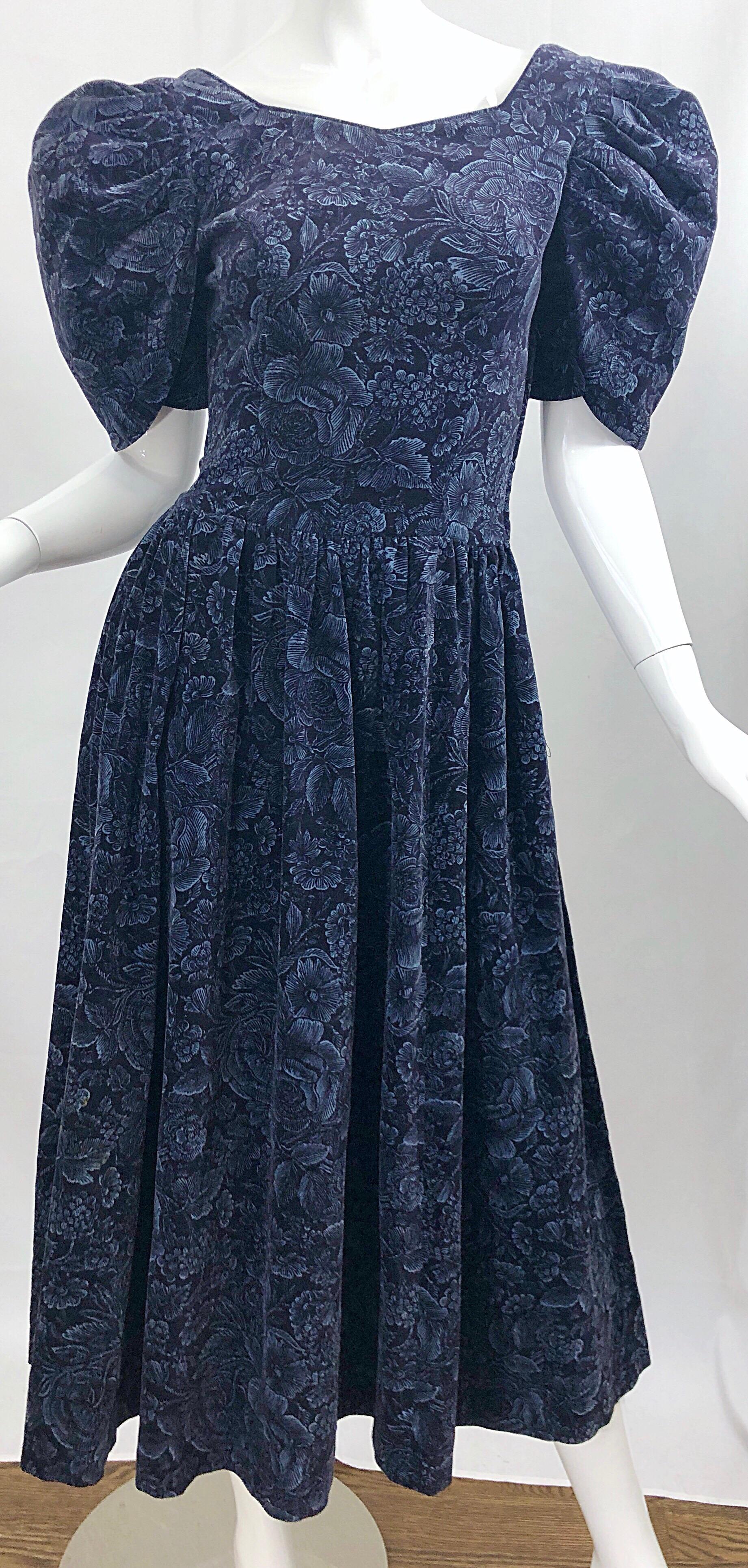 1980s Laura Ashley Size 6 Navy Blue Velvet Open Back Vintage 80s Midi Dress  For Sale 7