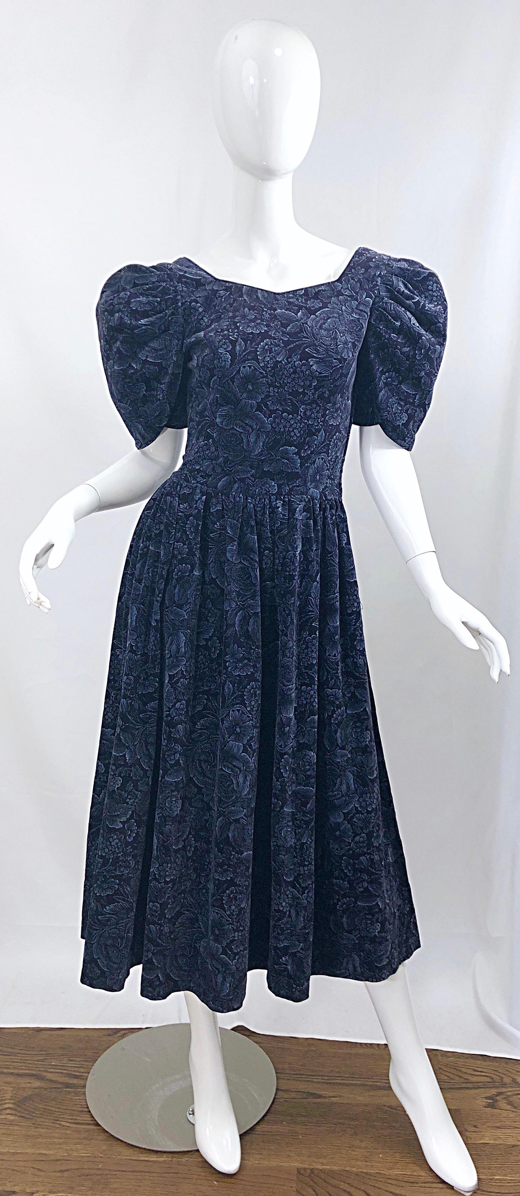1980s Laura Ashley Size 6 Navy Blue Velvet Open Back Vintage 80s Midi Dress  For Sale 9