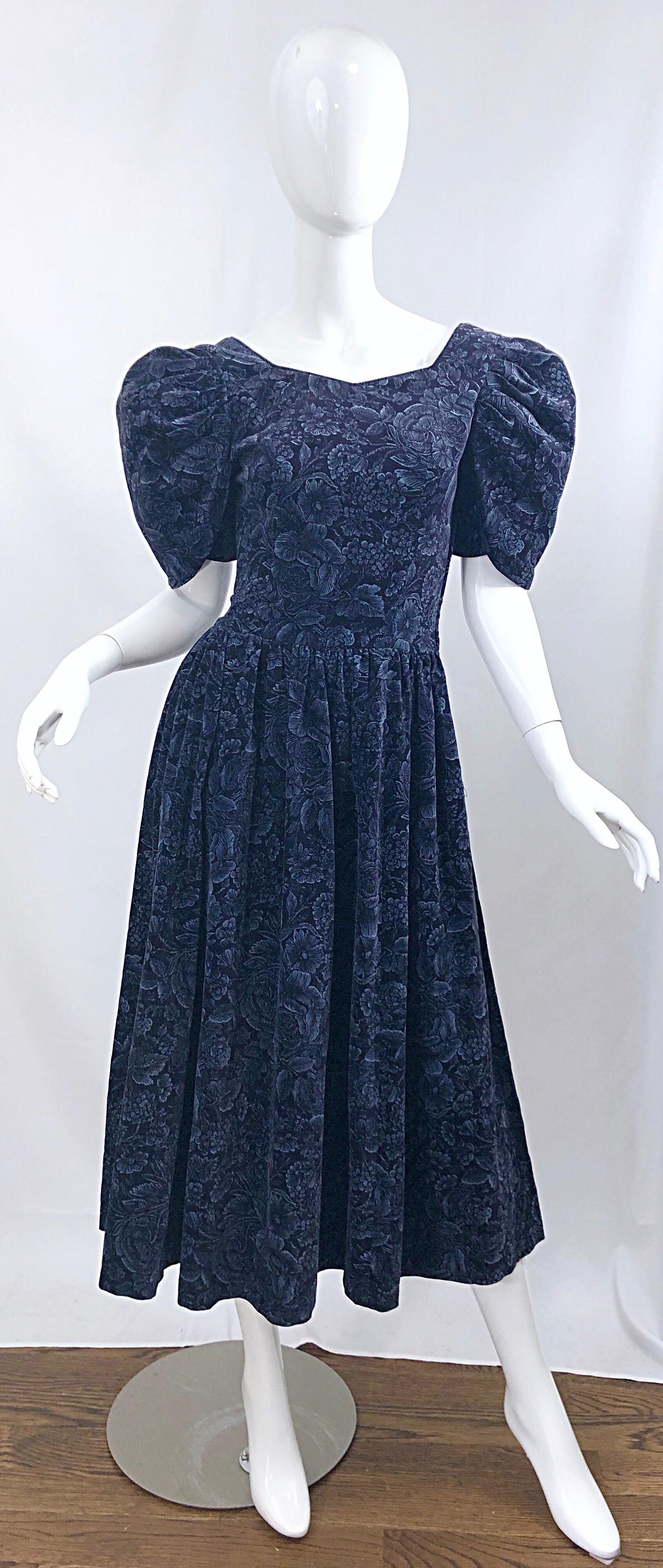 Chic early 1980s LAURA ASHLEY original Bathsheba Collection—So rare to find! Navy blue velvet open-back flower print mid dress! Features puff sleeves that add just the right amount of extra volume. Hidden zipper up the back with hook-and-eye