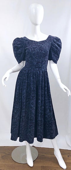 Robe midi vintage Laura Ashley Batsheva en velours bleu marine à dos ouvert (années 1980)