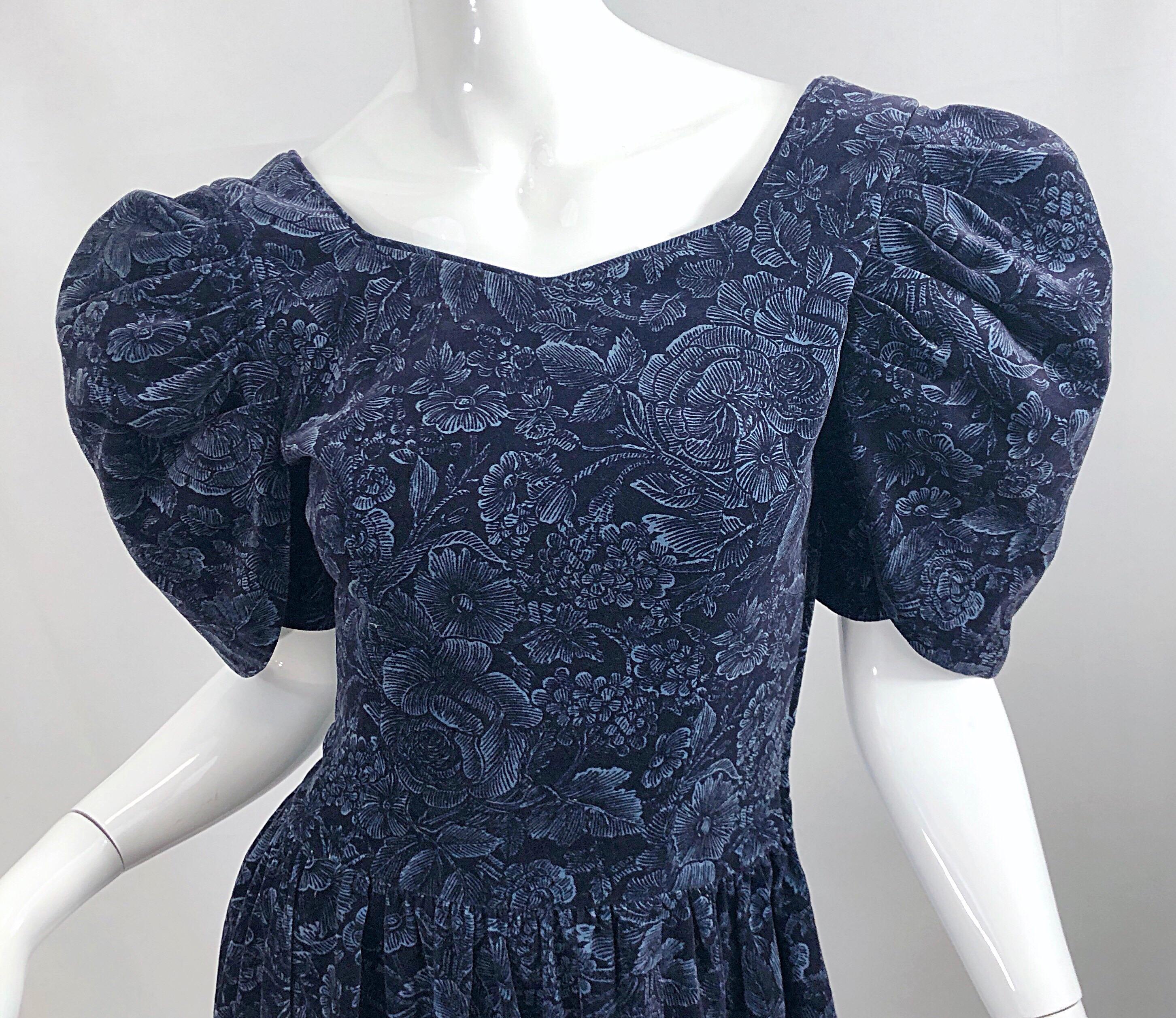 Women's 1980s Laura Ashley Size 6 Navy Blue Velvet Open Back Vintage 80s Midi Dress  For Sale