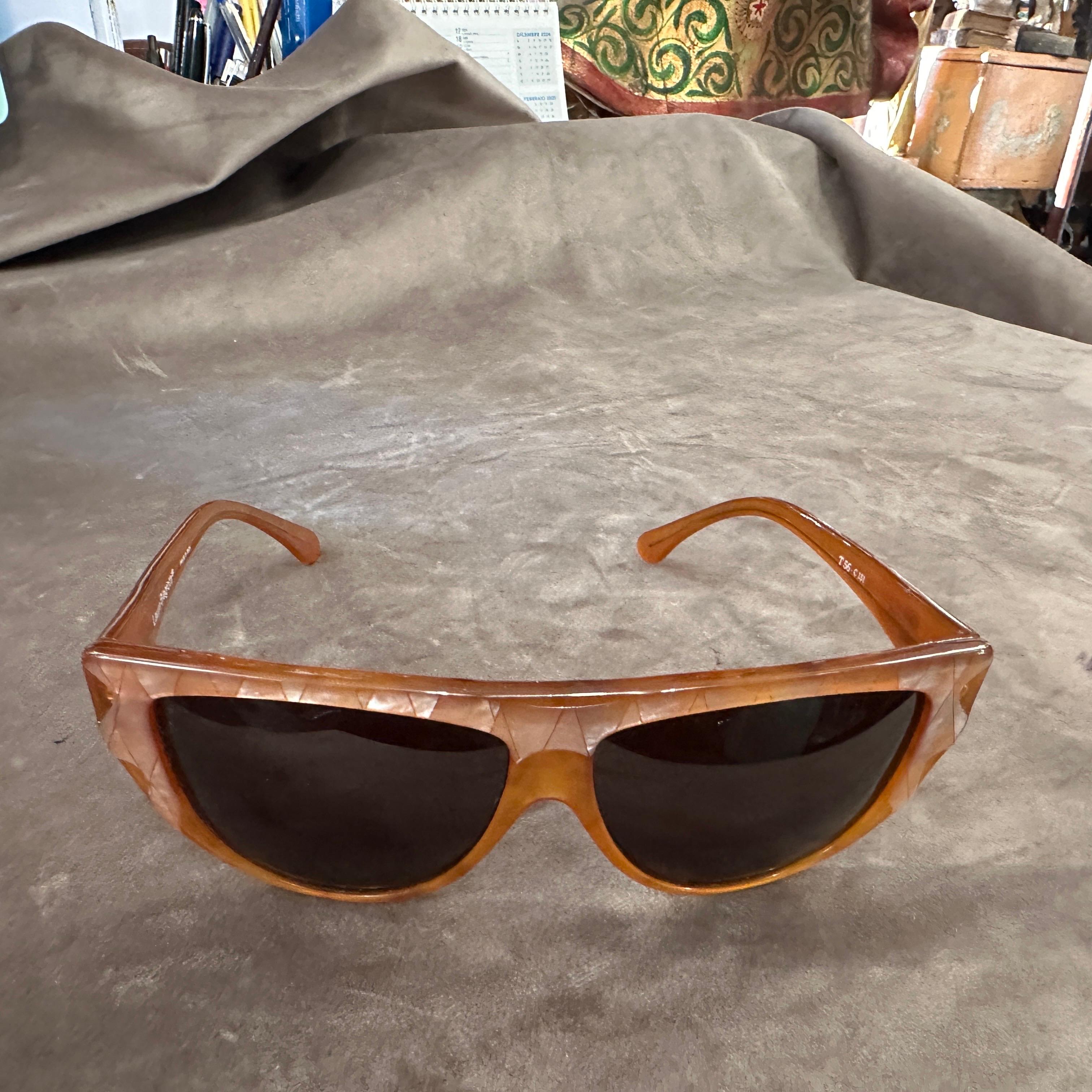 Gafas de sol de lujo Laura Biagiotti de perla y acetato marrón de los años 80 Negro en venta
