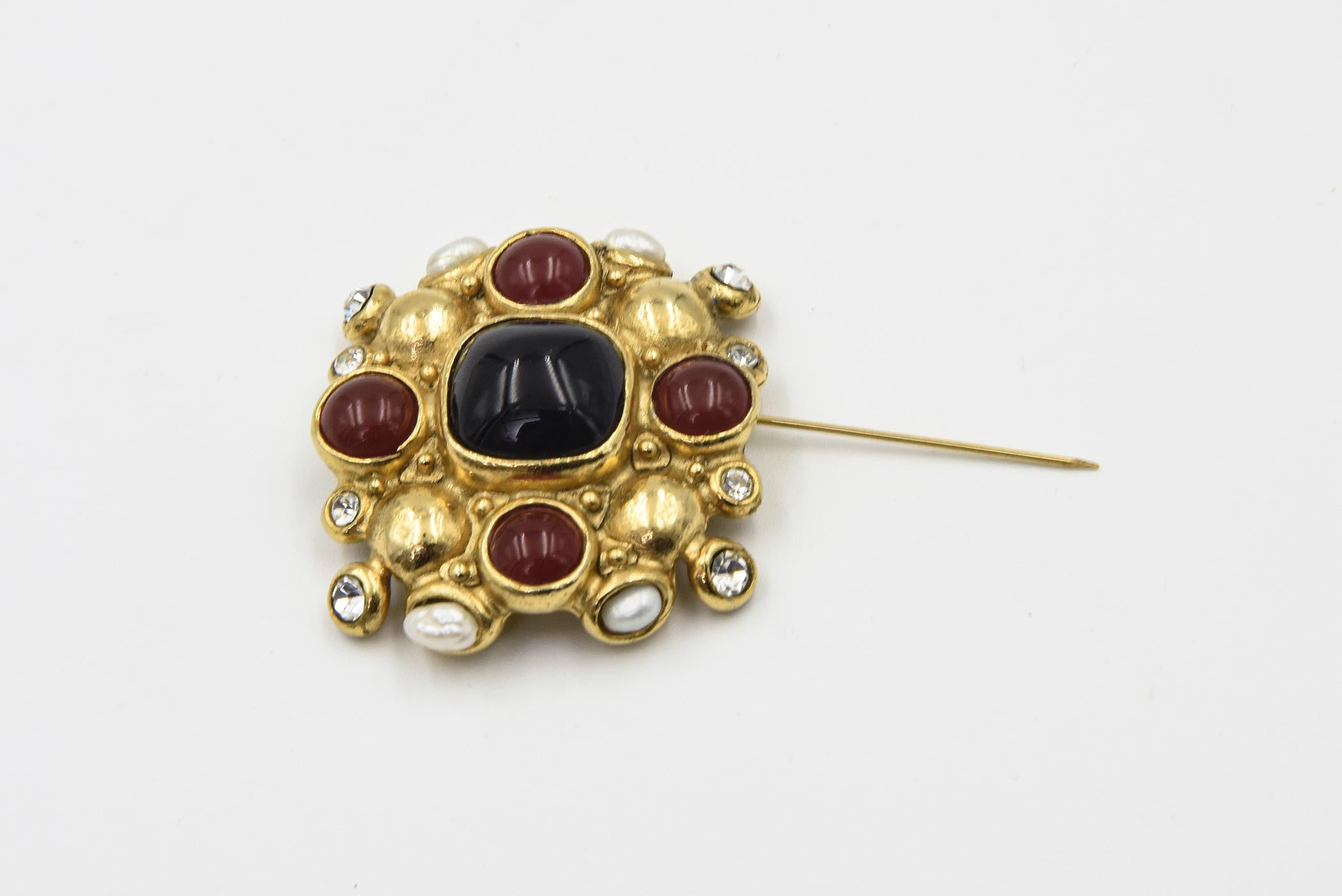 1980s Lazaro Diaz NY Neoclassical Costume Brooch For Sale 2