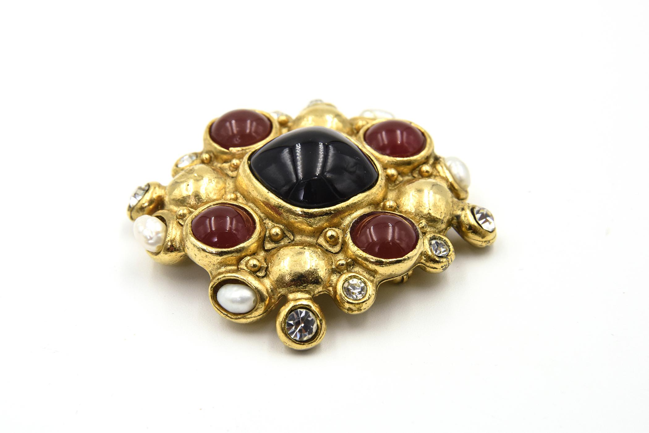 1980s Lazaro Diaz NY Neoclassical Costume Brooch For Sale 1