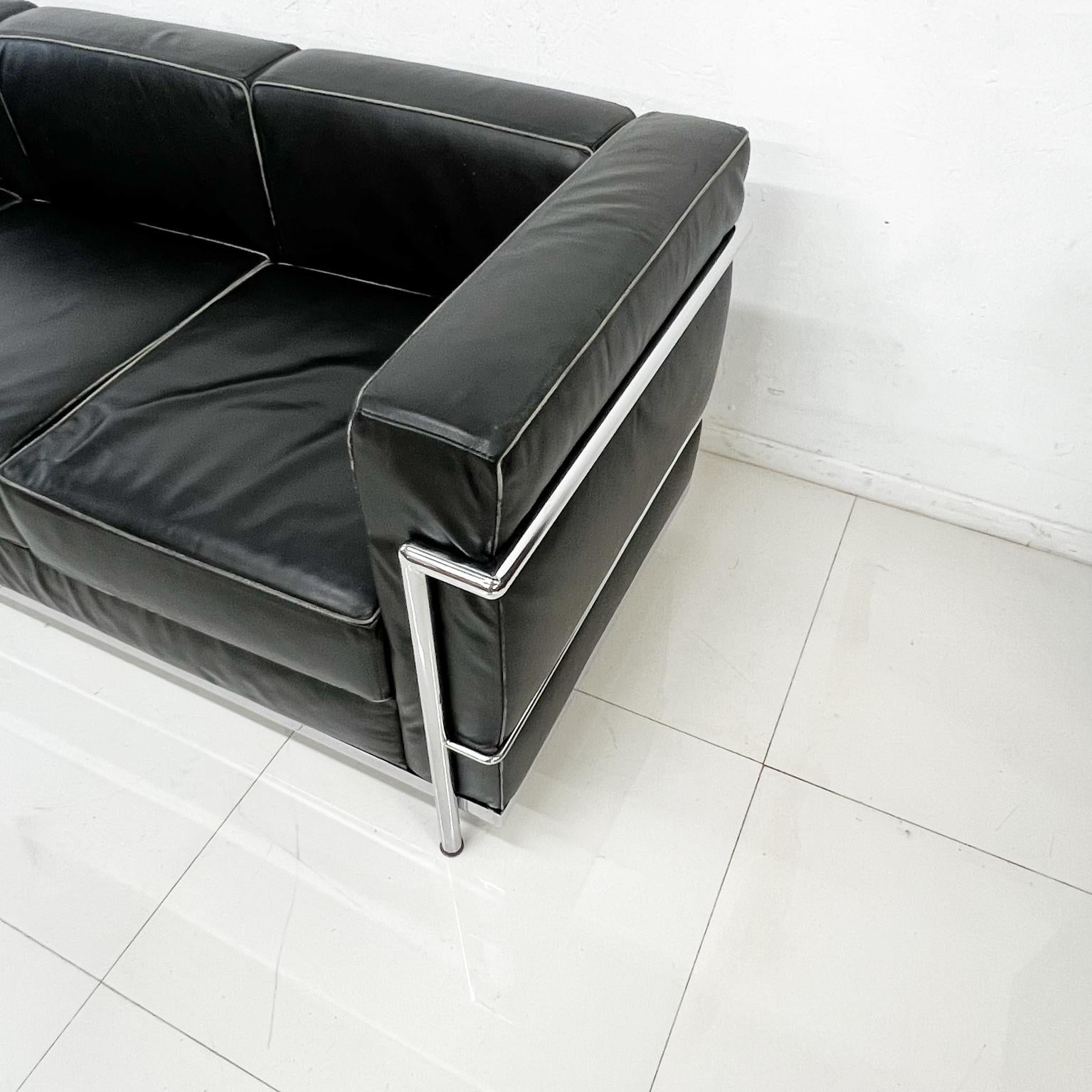 1980s LC2 Black Leather Chrome Frame Sofa by Le Corbusier for Alivar Italy 4