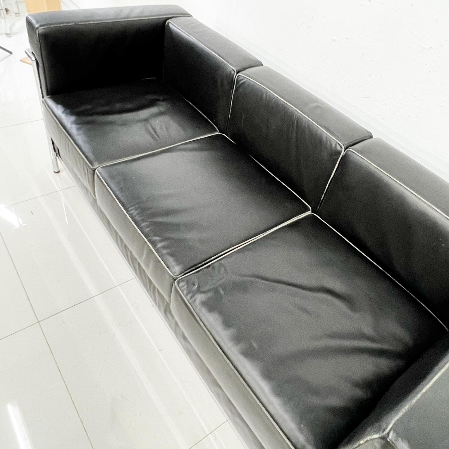 1980s LC2 Black Leather Chrome Frame Sofa by Le Corbusier for Alivar Italy 10