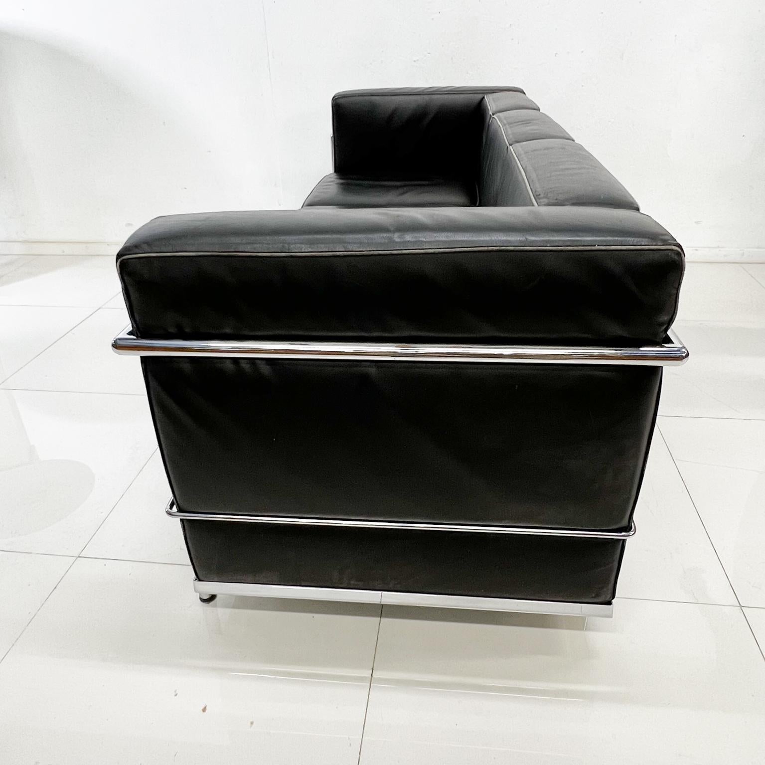 1980s LC2 Black Leather Chrome Frame Sofa by Le Corbusier for Alivar Italy 12