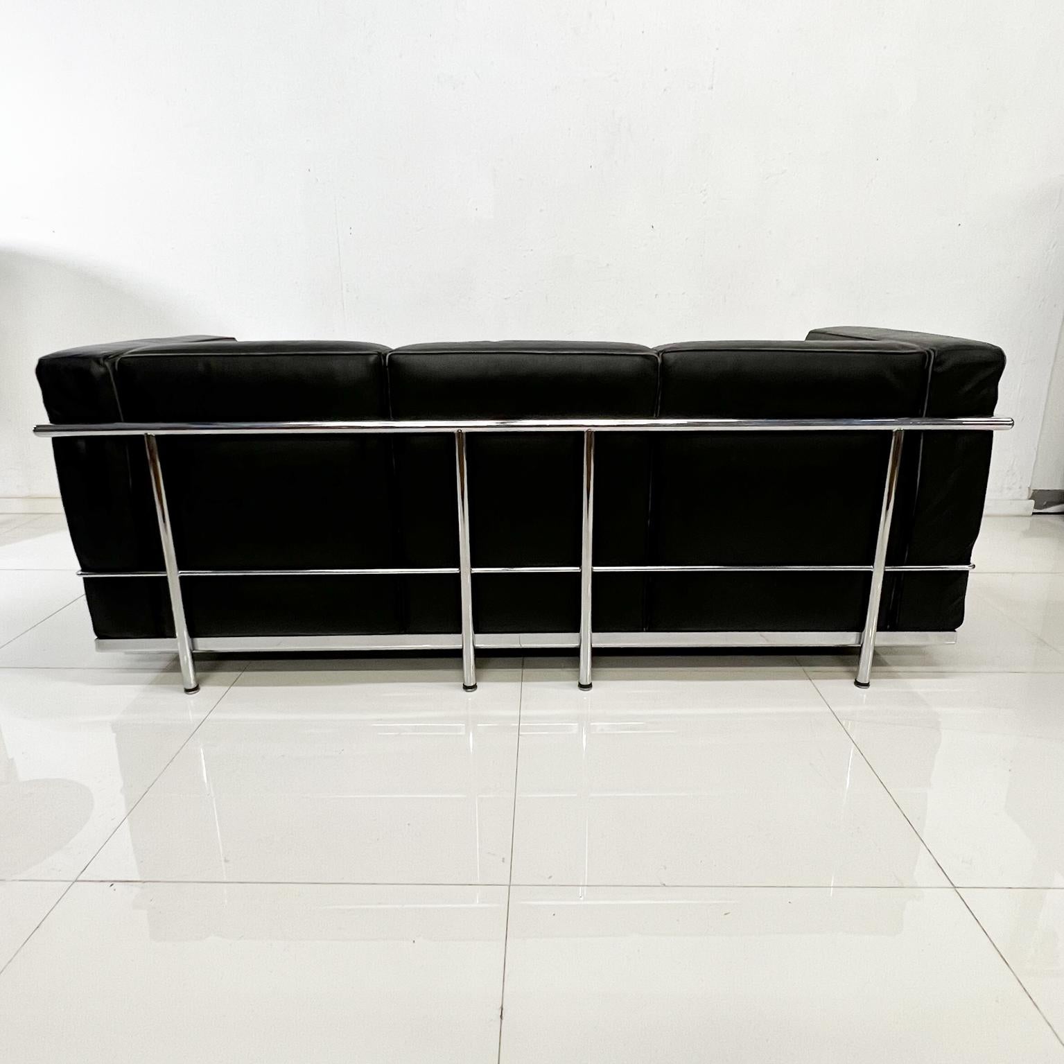 1980s LC2 Black Leather Chrome Frame Sofa by Le Corbusier for Alivar Italy 14