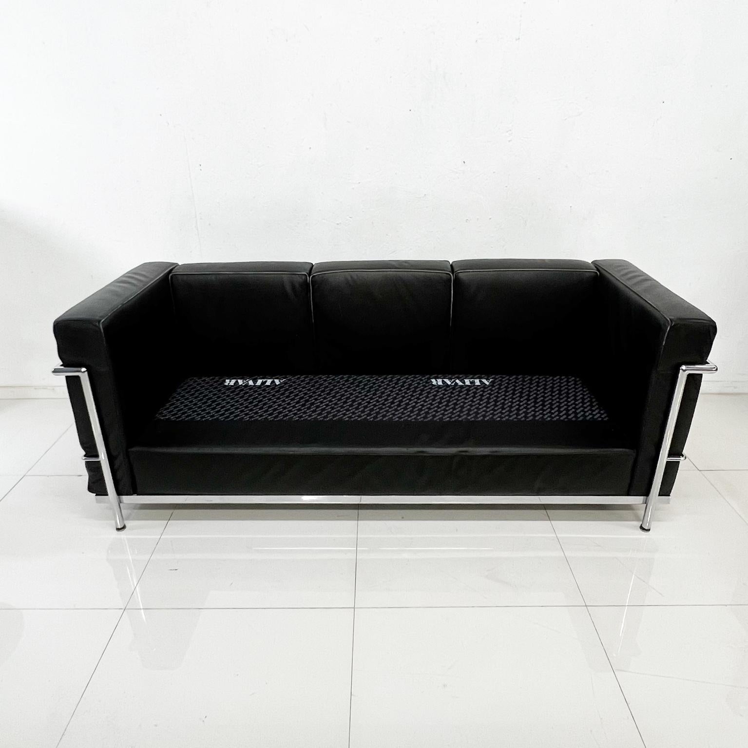 Italian 1980s LC2 Black Leather Chrome Frame Sofa by Le Corbusier for Alivar Italy