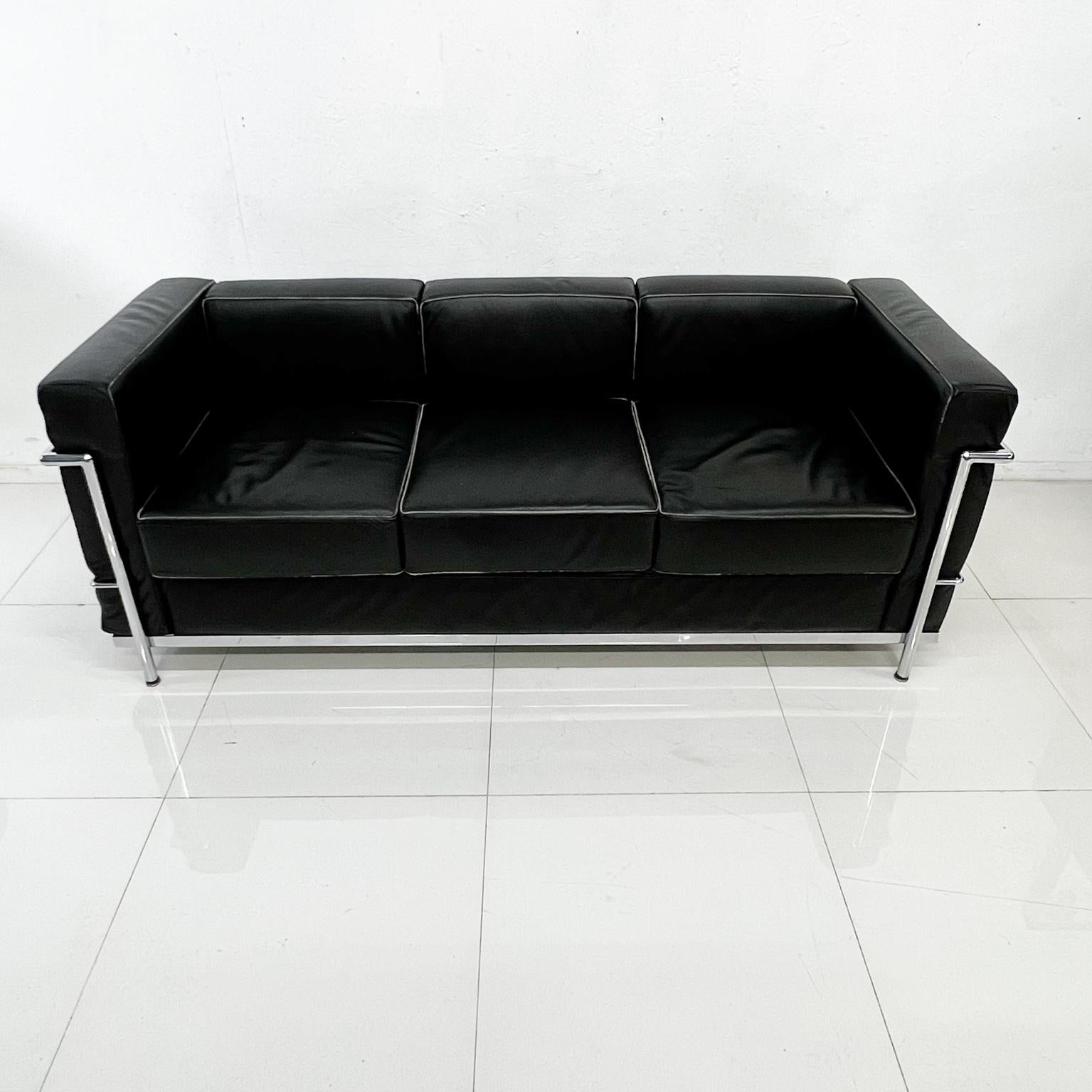 1980s LC2 Black Leather Chrome Frame Sofa by Le Corbusier for Alivar Italy 2