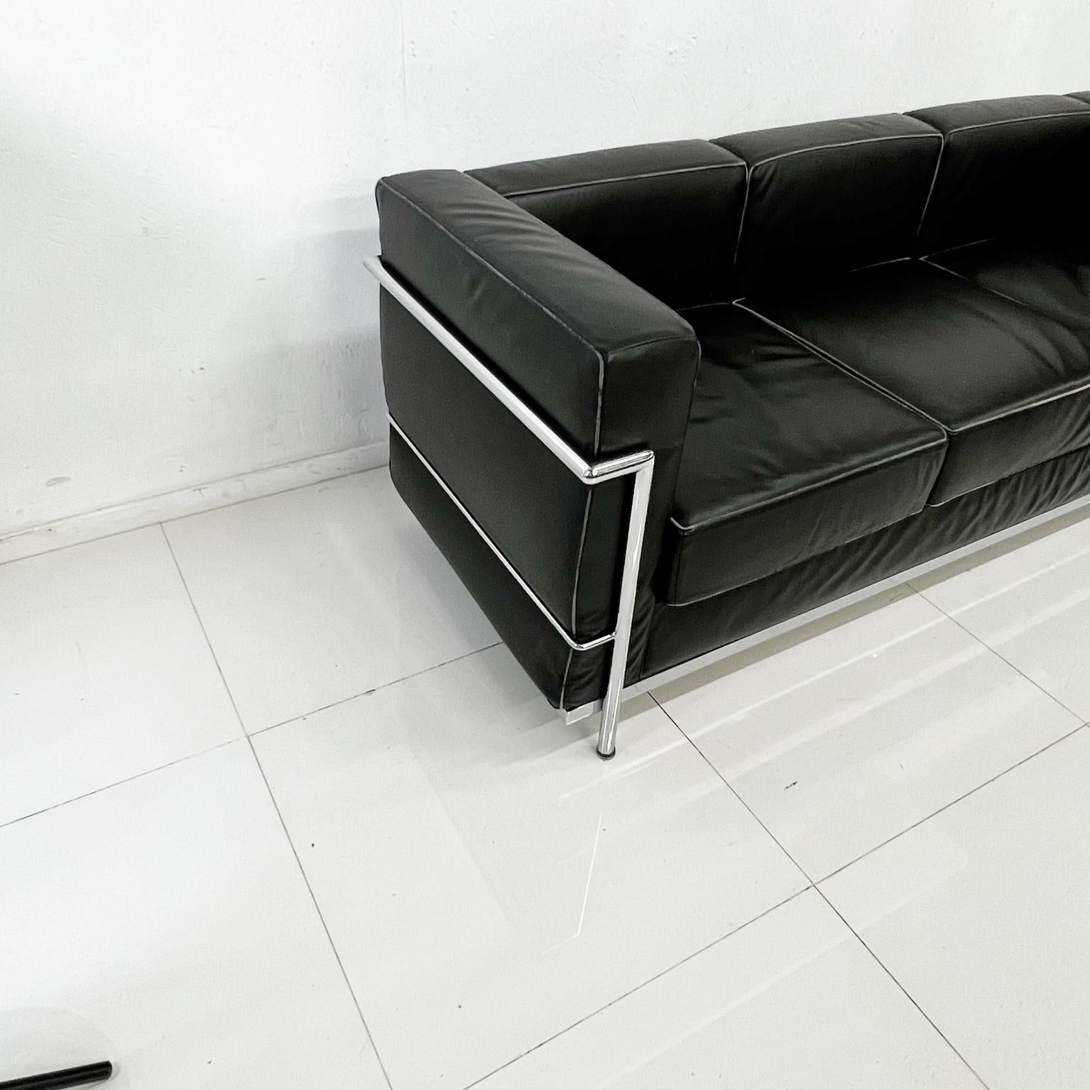 1980s LC2 Black Leather Chrome Frame Sofa by Le Corbusier for Alivar Italy 3