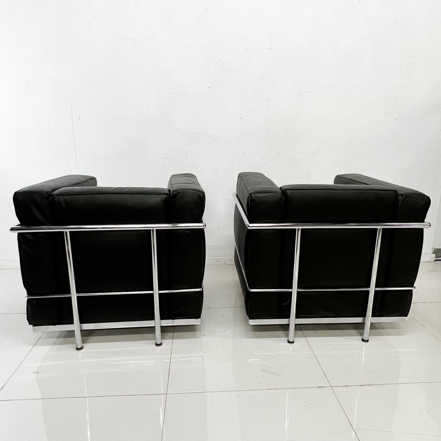 1980s LC2 Black Leather Club Chairs by Le Corbusier for Alivar Made Italy 1