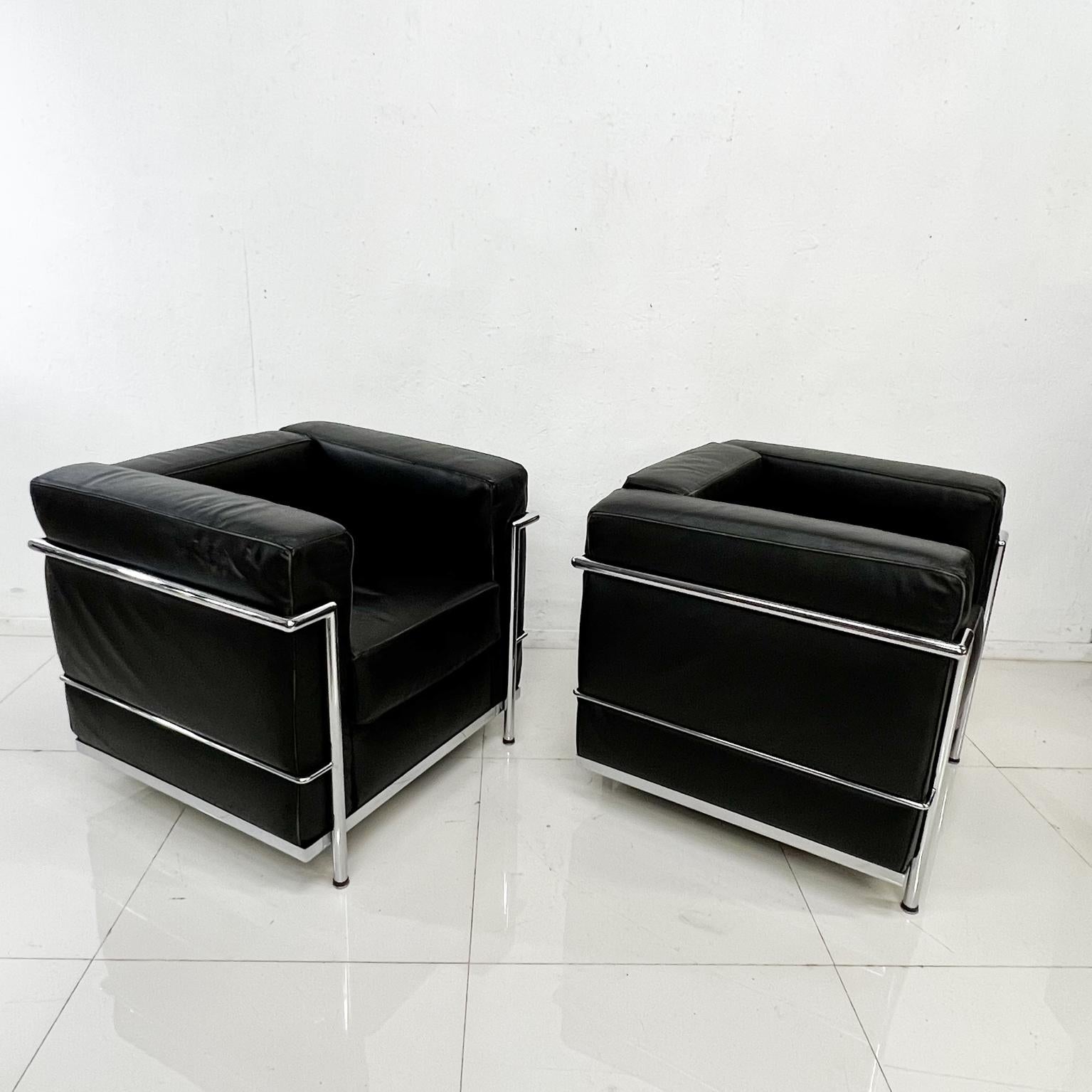 1980s LC2 Black Leather Club Chairs by Le Corbusier for Alivar Made Italy 2