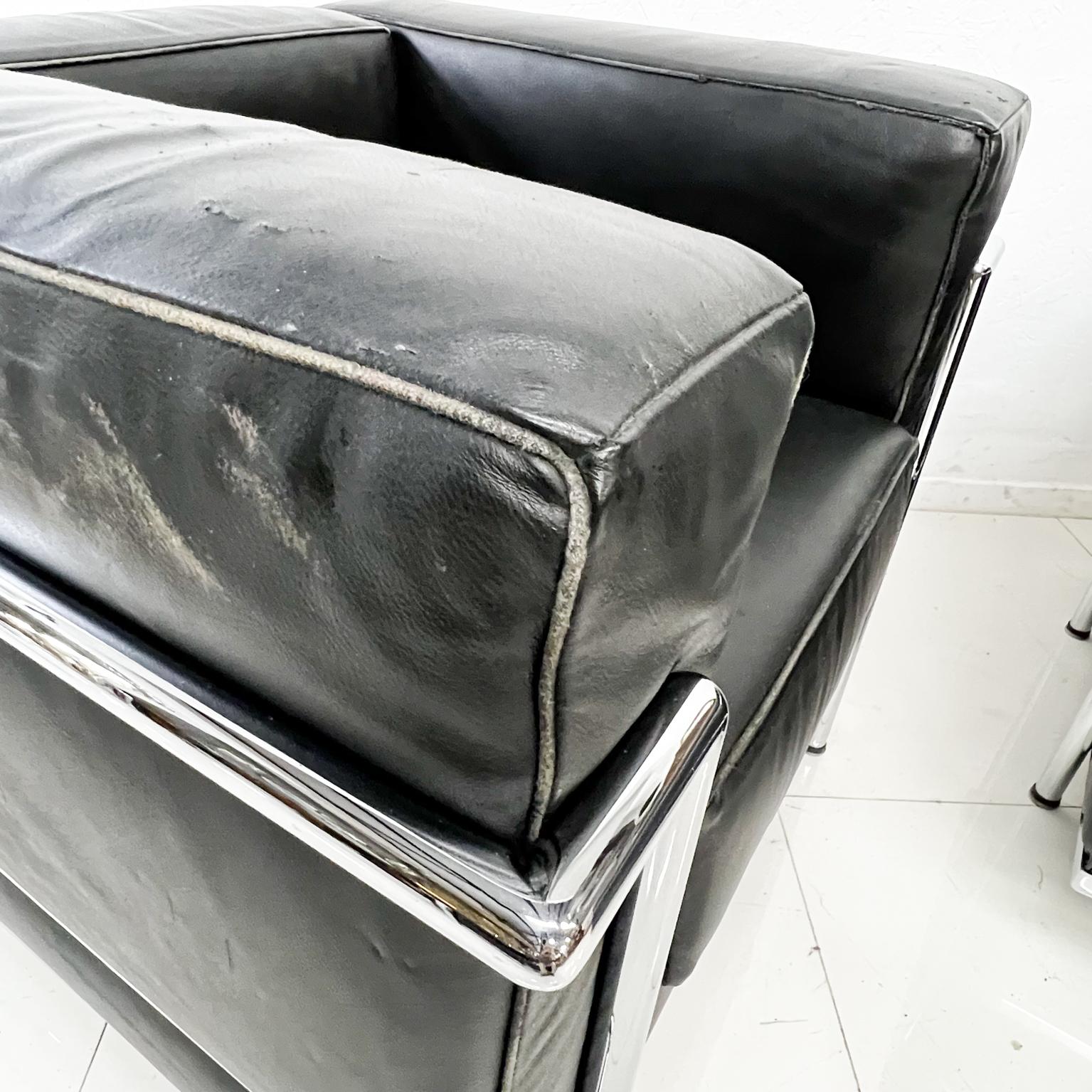 1980s LC2 Black Leather Club Chairs by Le Corbusier for Alivar Made Italy 3