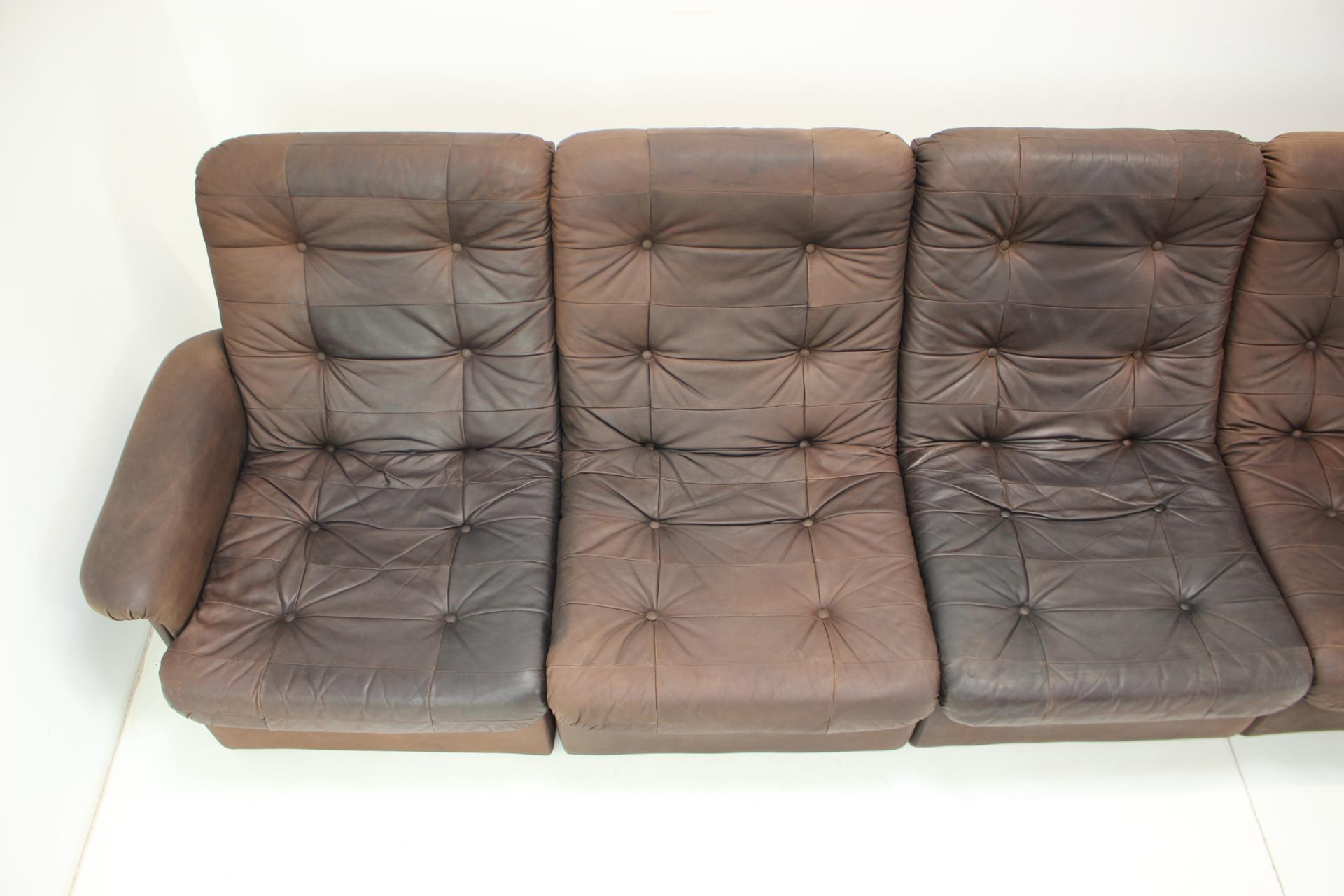 Italian 1980s Leather Modular Five Seater Sofa For Sale