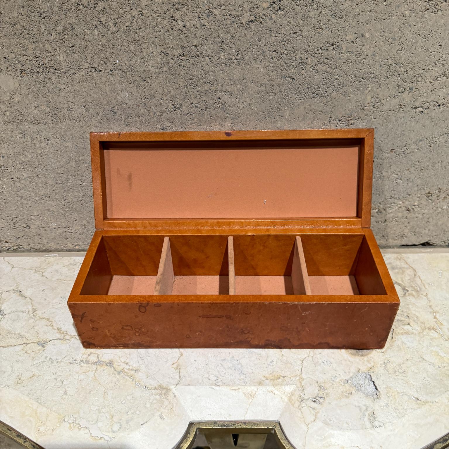 1980s Leather Sectioned Box Piel Canela Juarez Città del Messico in vendita 4