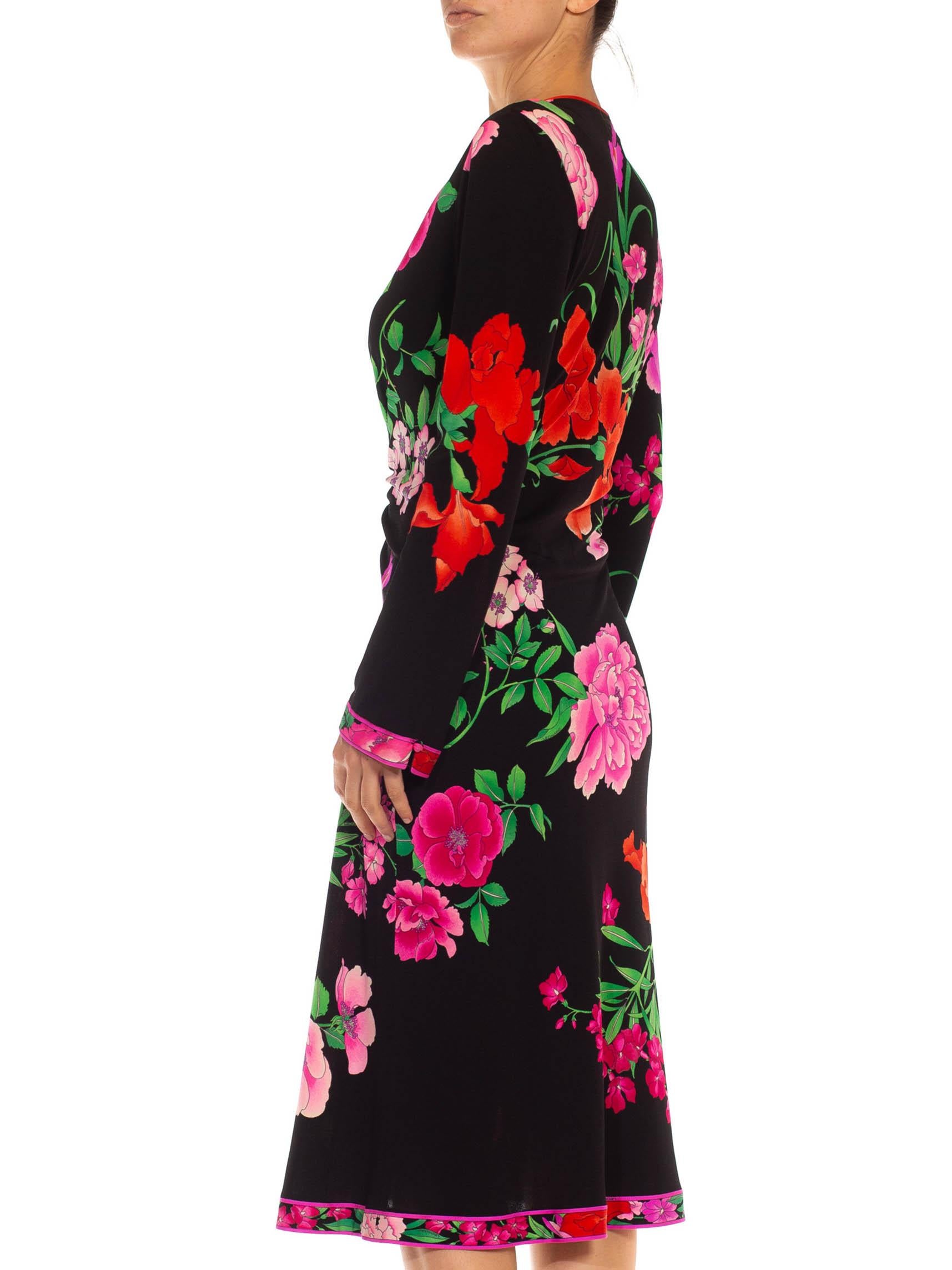 1980S LEONARD Black & Pink Polyester Jersey Front Ruched Floral Dress In Excellent Condition For Sale In New York, NY