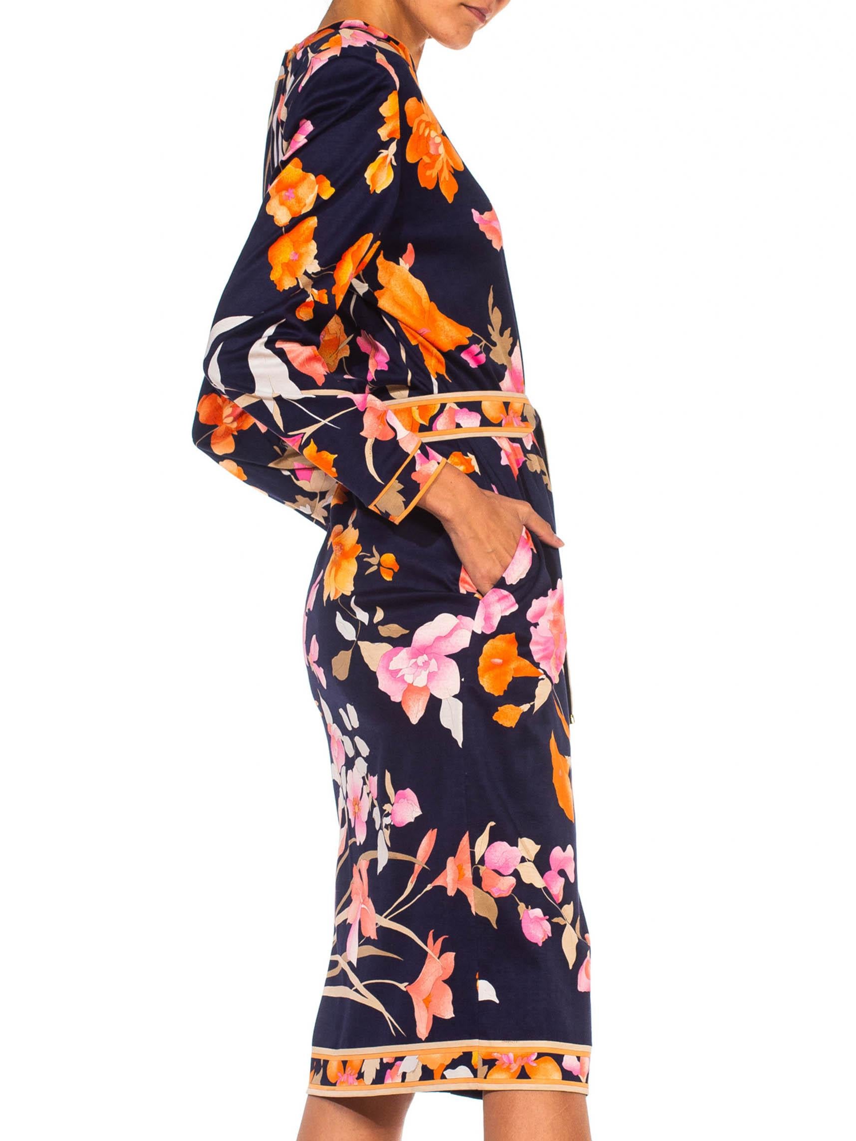 Mehrfarbiges langärmeliges Kleid aus Seidenjersey mit Blumenmuster und Gürtel von LEONARD, 1980er Jahre (Schwarz)