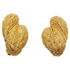Les Bernard, années 1980 Boucles d'oreilles à clip en plaqué or 18 carats avec pépites texturées