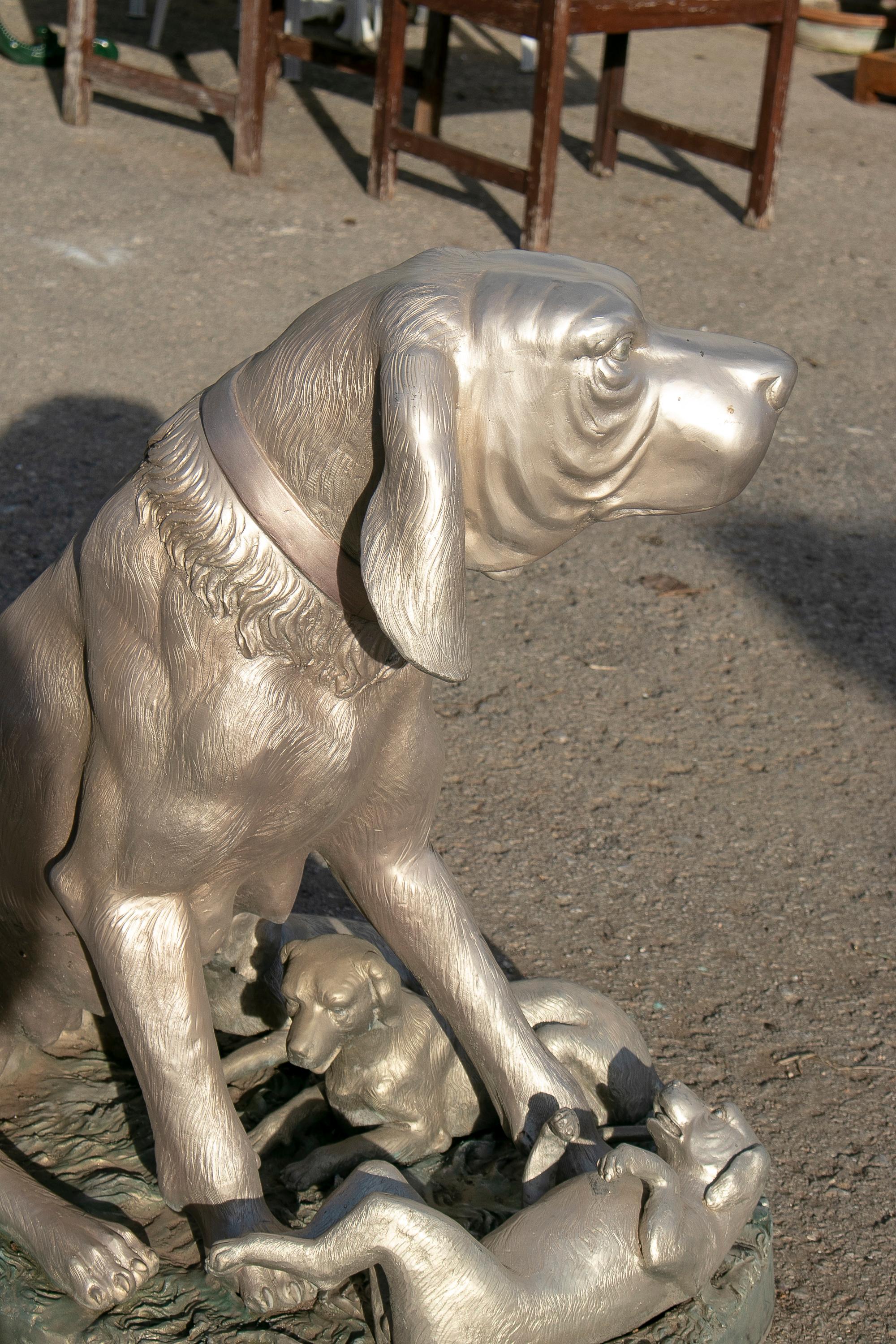 1980s Life-Size Dog with Cubs Bronze Sculpture In Good Condition For Sale In Marbella, ES