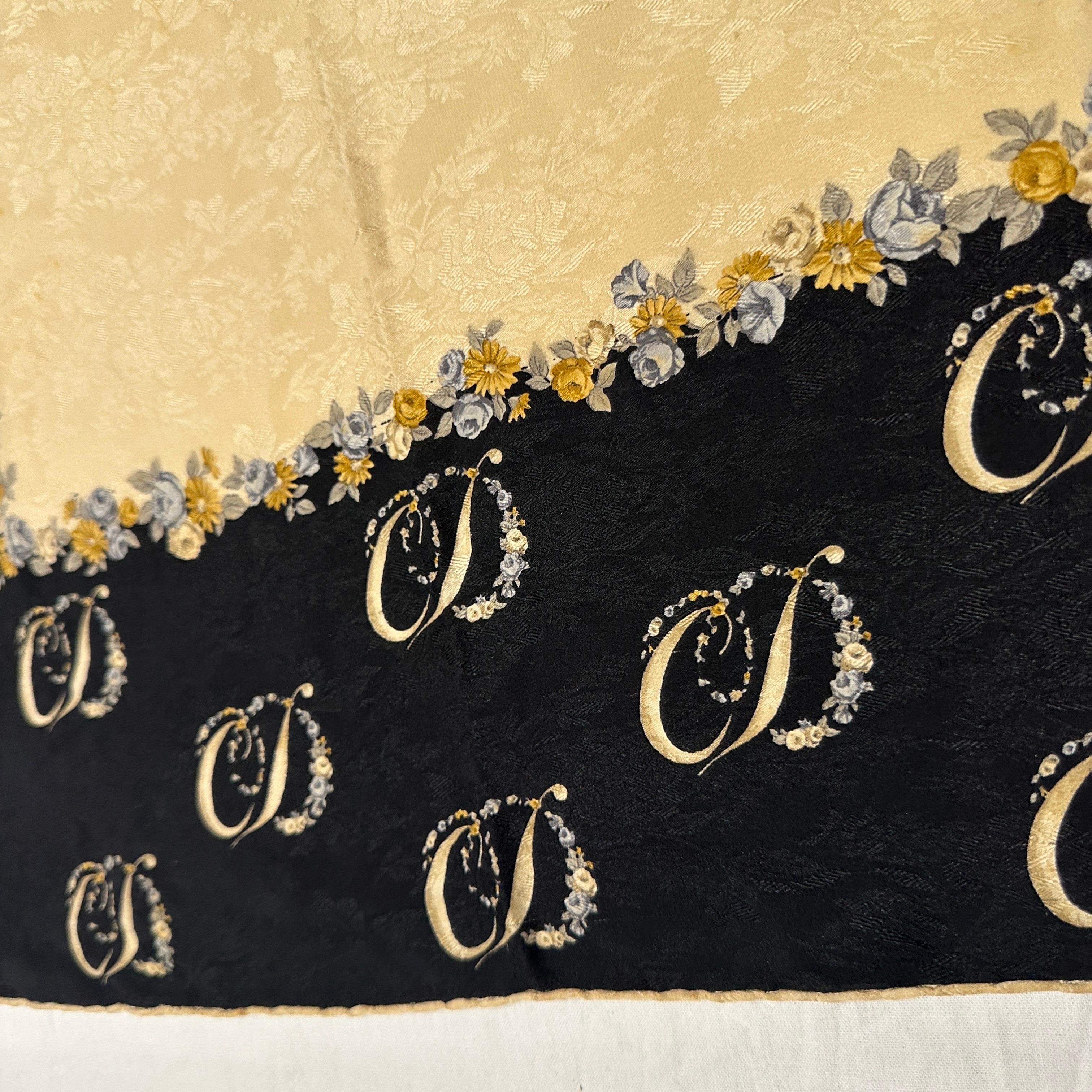 Pañuelo de seda con flor y logotipo marrón claro y negro de los años 80 de Christian Dior en venta 5