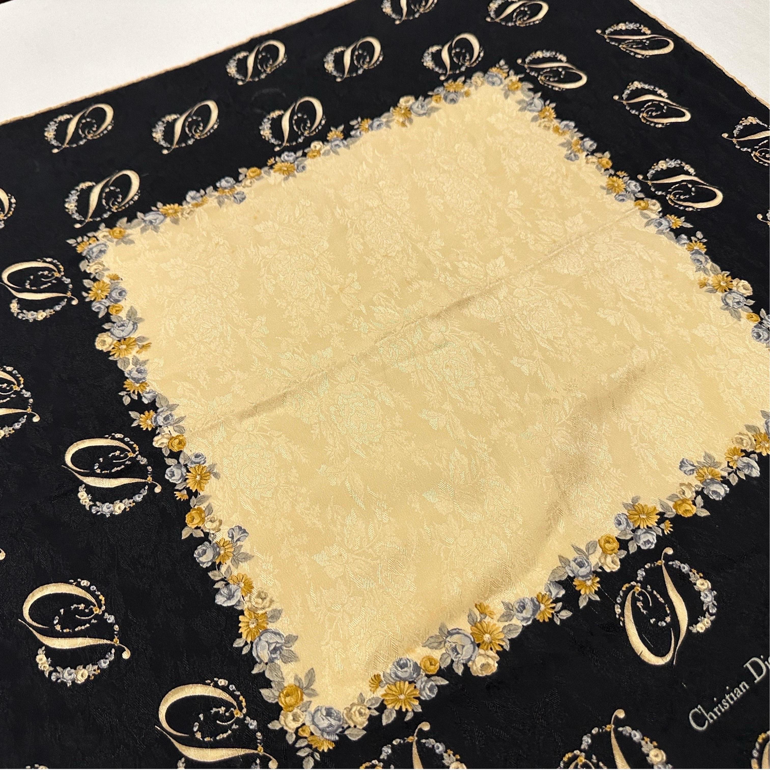 Pañuelo de seda con flor y logotipo marrón claro y negro de los años 80 de Christian Dior en venta 6