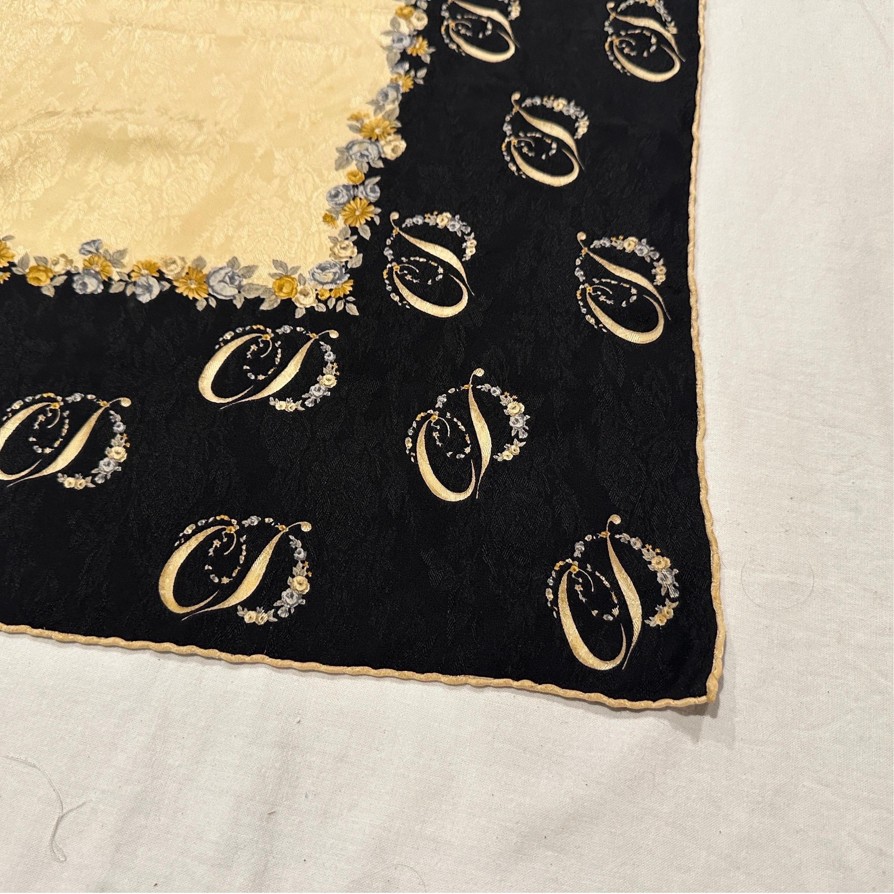 Pañuelo de seda con flor y logotipo marrón claro y negro de los años 80 de Christian Dior en venta 8