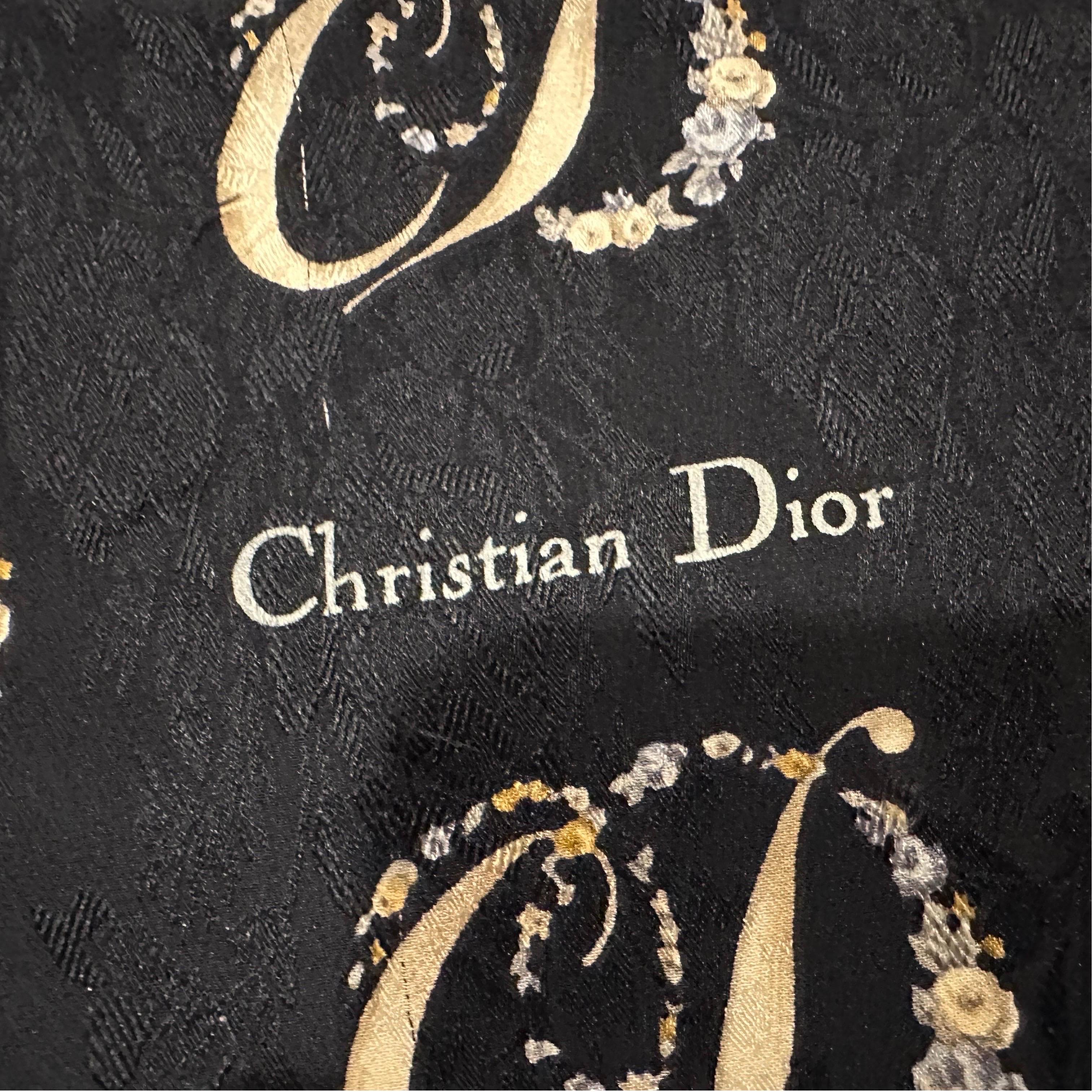 Pañuelo de seda con flor y logotipo marrón claro y negro de los años 80 de Christian Dior en venta 10