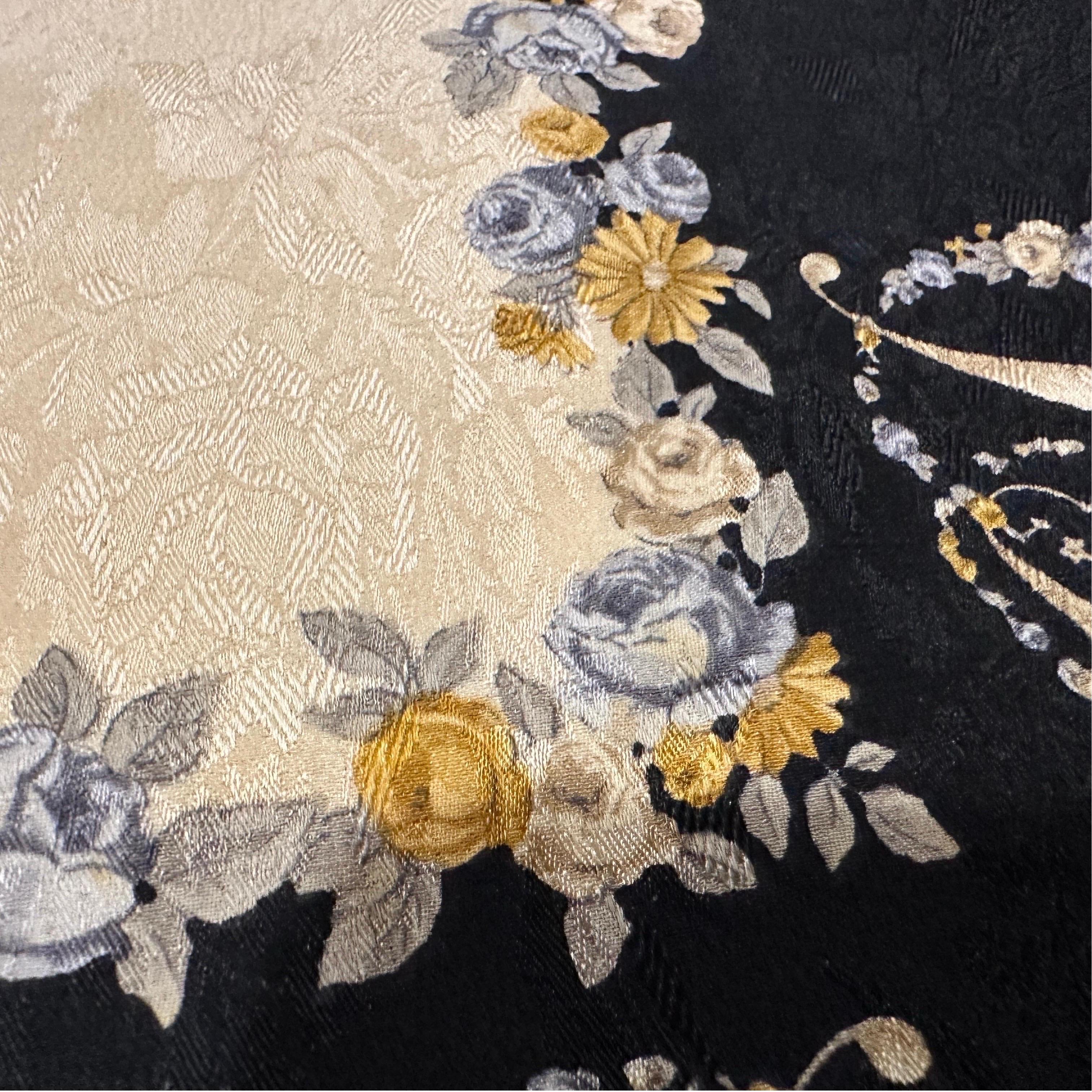 Pañuelo de seda con flor y logotipo marrón claro y negro de los años 80 de Christian Dior en venta 1