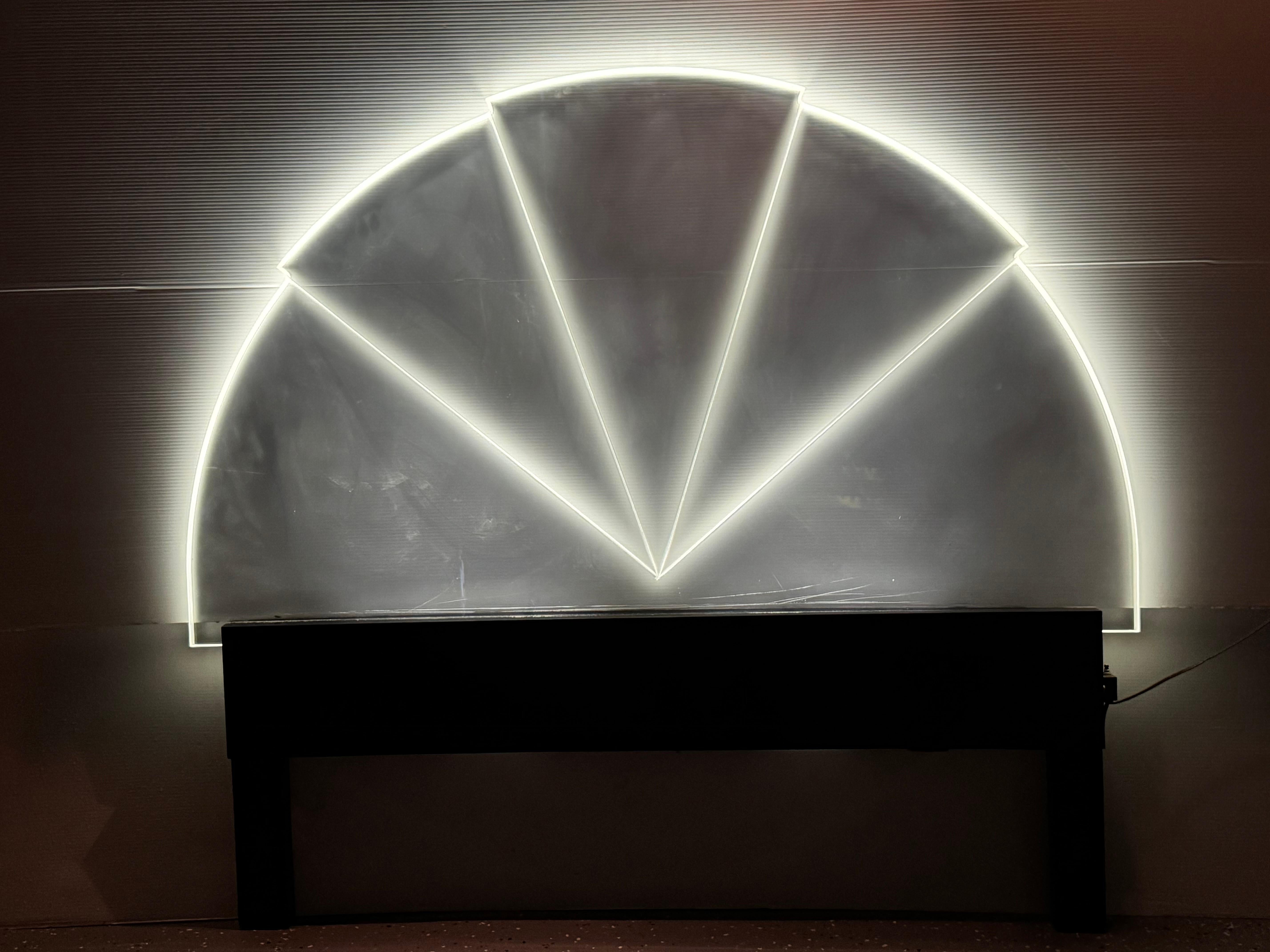 Postmoderne Tête de lit en acrylique lucite éclairée des années 1980 en vente