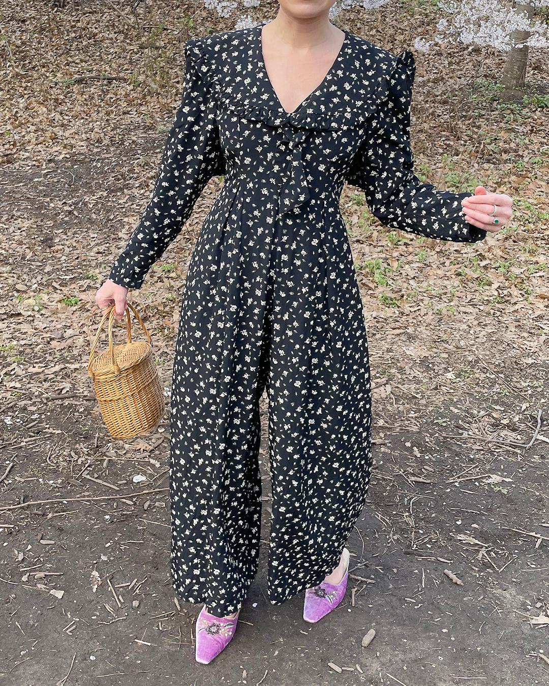 VERY BREEZY presents: I fell in love with this vintage jumpsuit, and putting it on actually made me even more obsessed. If you're not a jumpsuit person, hear me out: this one is so flattering! Circa 1980s, the slightly padded shoulders, fitted