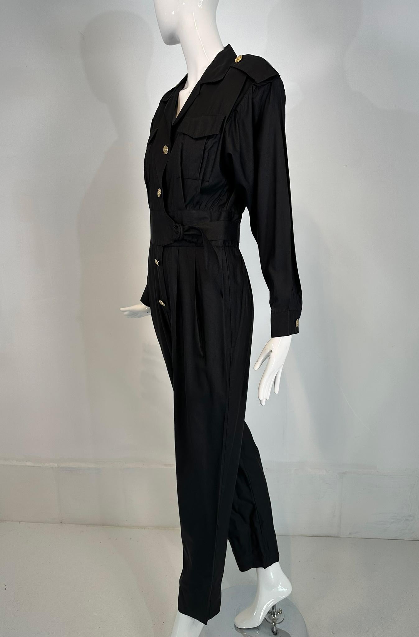 1980 Lord & Taylor Matte Tailoring Black Silk Jumpsuit with Gold Buttons (combinaison en soie noire ajustée avec boutons dorés) en vente 7