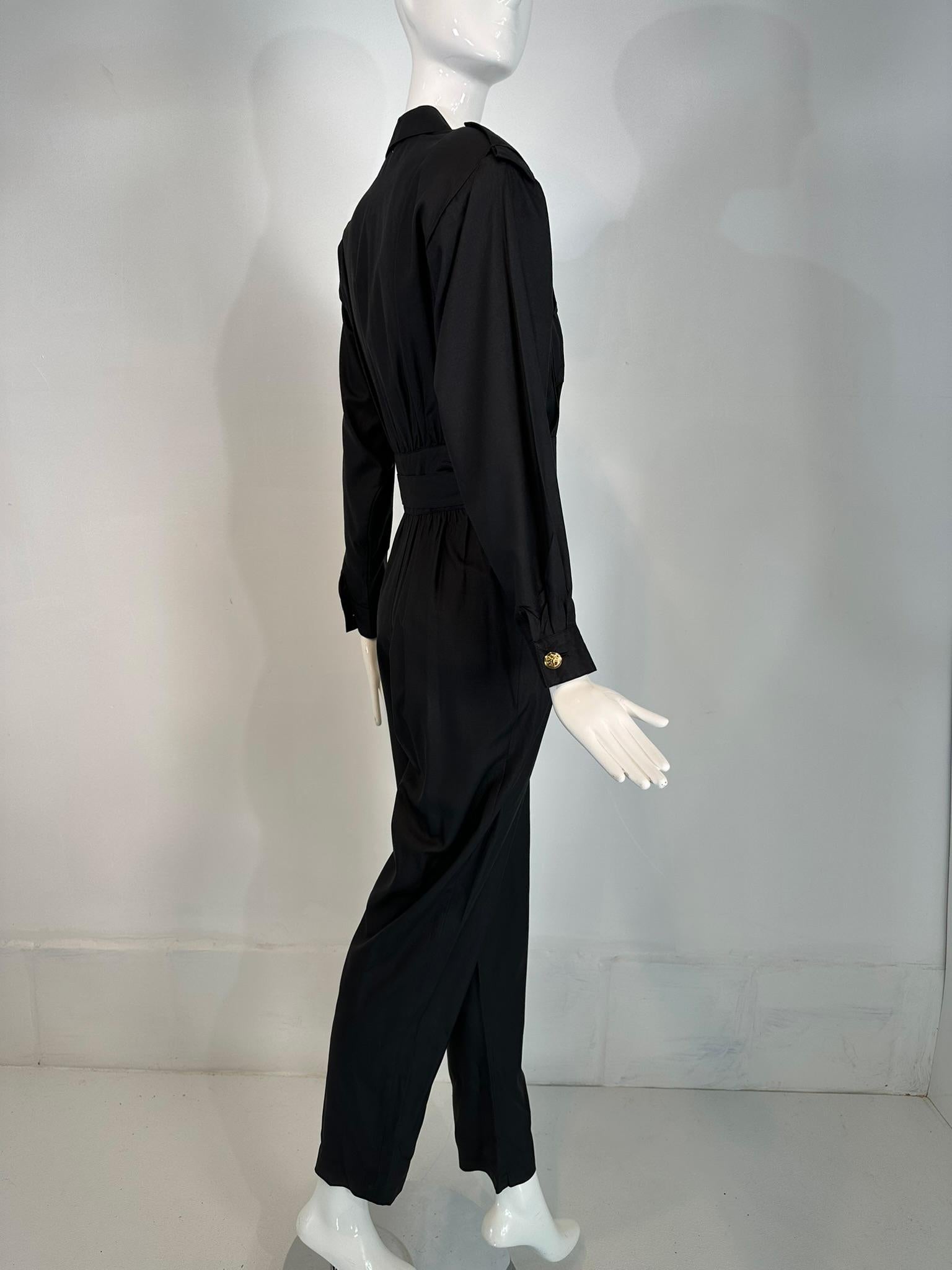 1980 Lord & Taylor Matte Tailoring Black Silk Jumpsuit with Gold Buttons (combinaison en soie noire ajustée avec boutons dorés) Pour femmes en vente