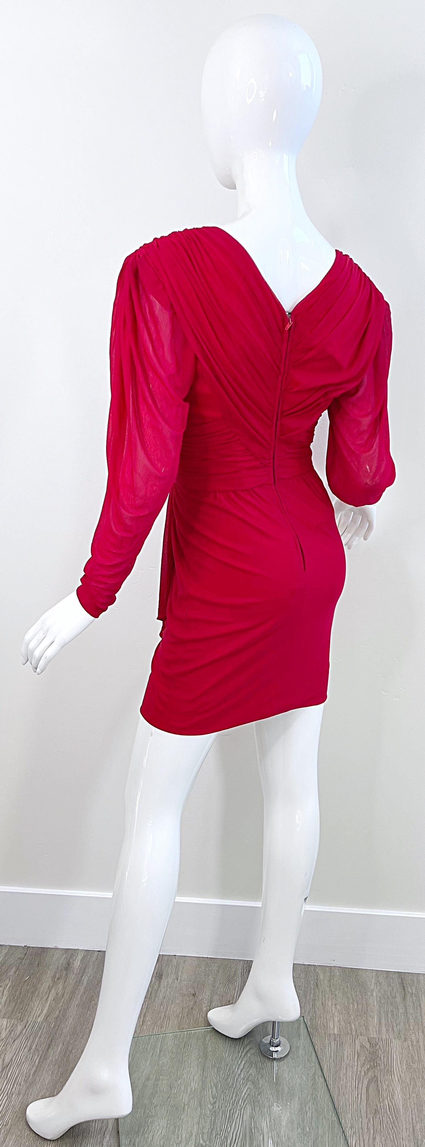 Minivestido 70s Loris Azzaro rojo carmín de seda y gasa de manga larga en venta 5