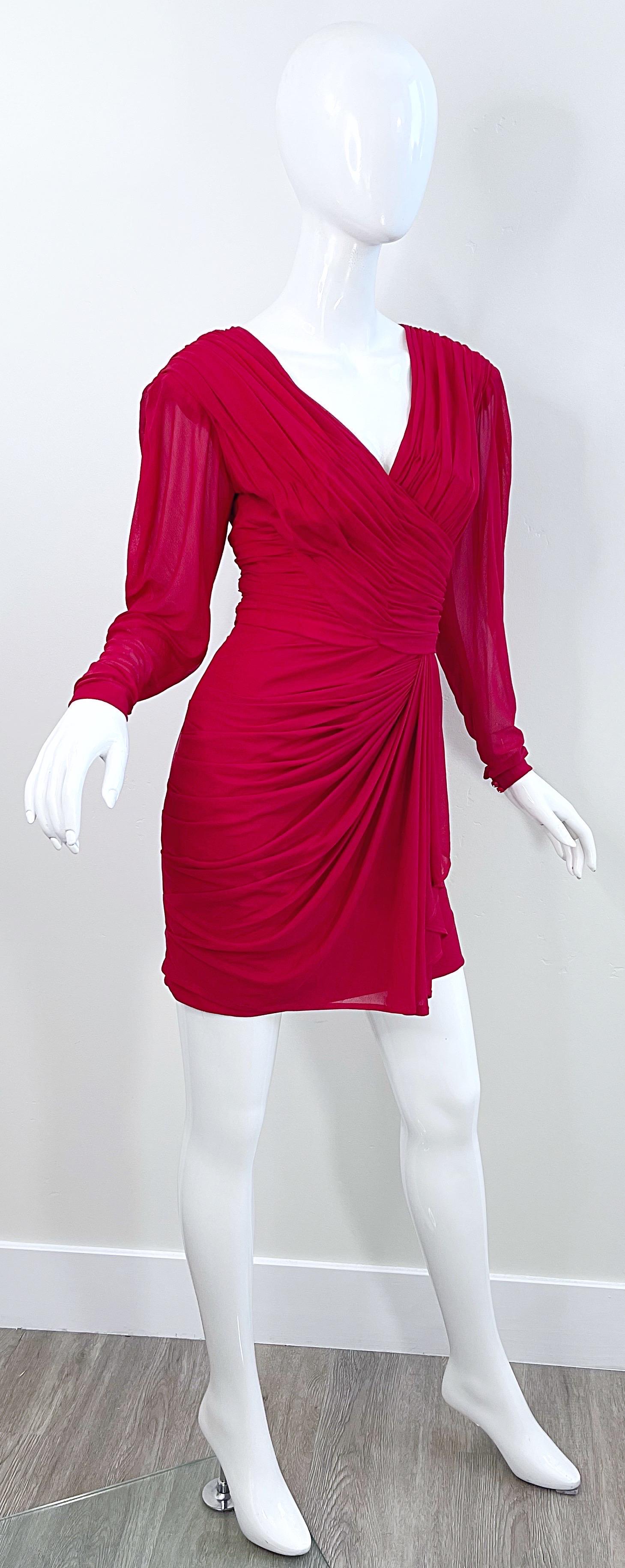 Minivestido 70s Loris Azzaro rojo carmín de seda y gasa de manga larga en venta 3