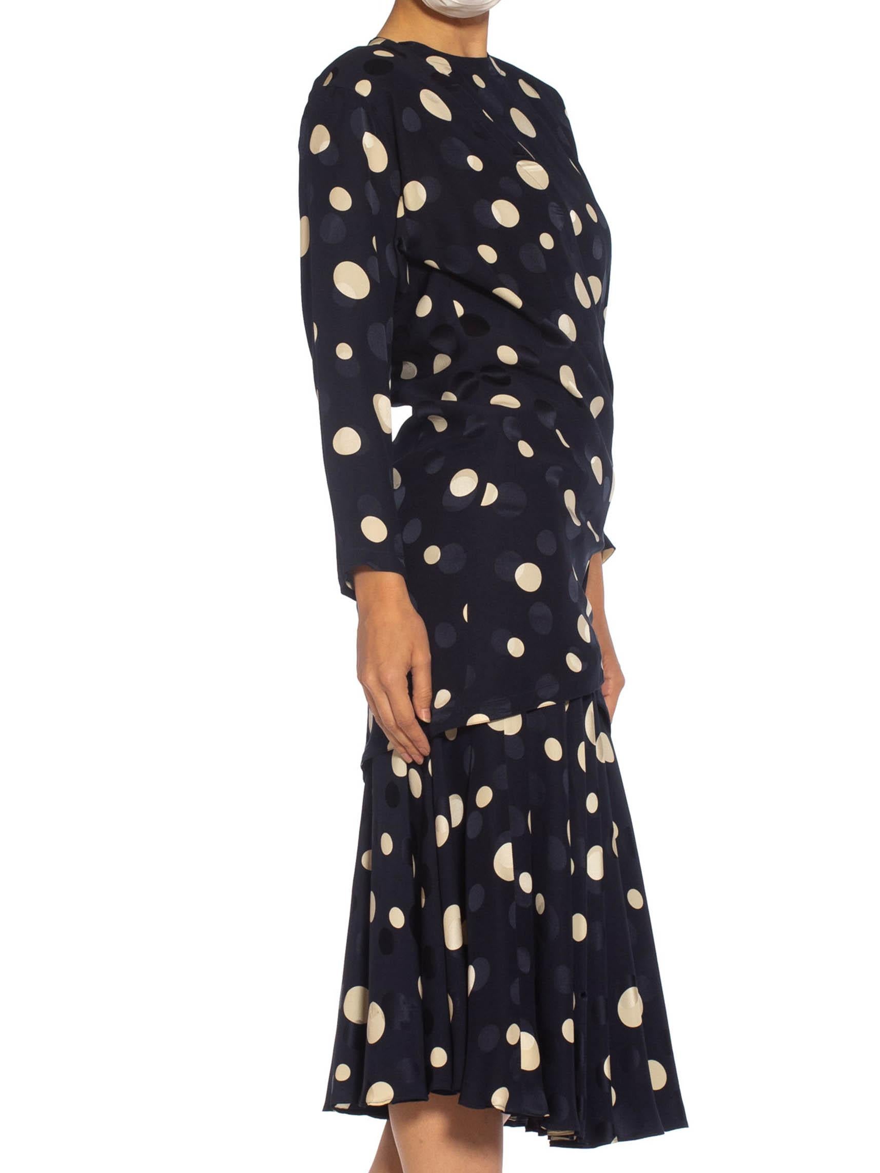 Abito LOUIS FERAUD anni '80 in crepe de chine di seta bianca e blu navy In condizioni buone in vendita a New York, NY
