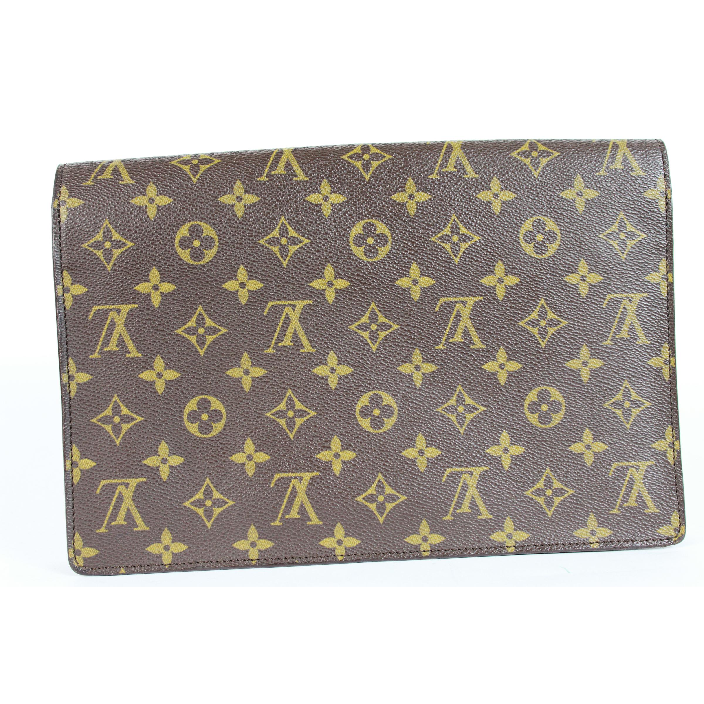 Louis Vuitton vintage 80s briefcase, brown and beige monogram in leather. Inside pocket with zipper, some signs of use as in photo. Overall the bag is in excellent vintage condition. Code: VI 188. Made in France.

Width: 29 cm
Height: 20 cm
Depth: 4