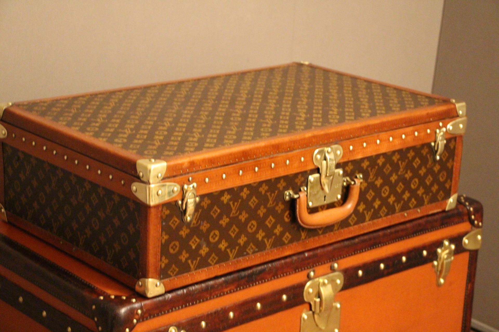 Magnificent Louis Vuitton Alzer stenciled monogram suitcase.
All Louis Vuitton stamped solid brass fittings: locks, clasps and studs.
Superb original interior, all original with its removable compartment-tray, its Louis Vuitton label and its