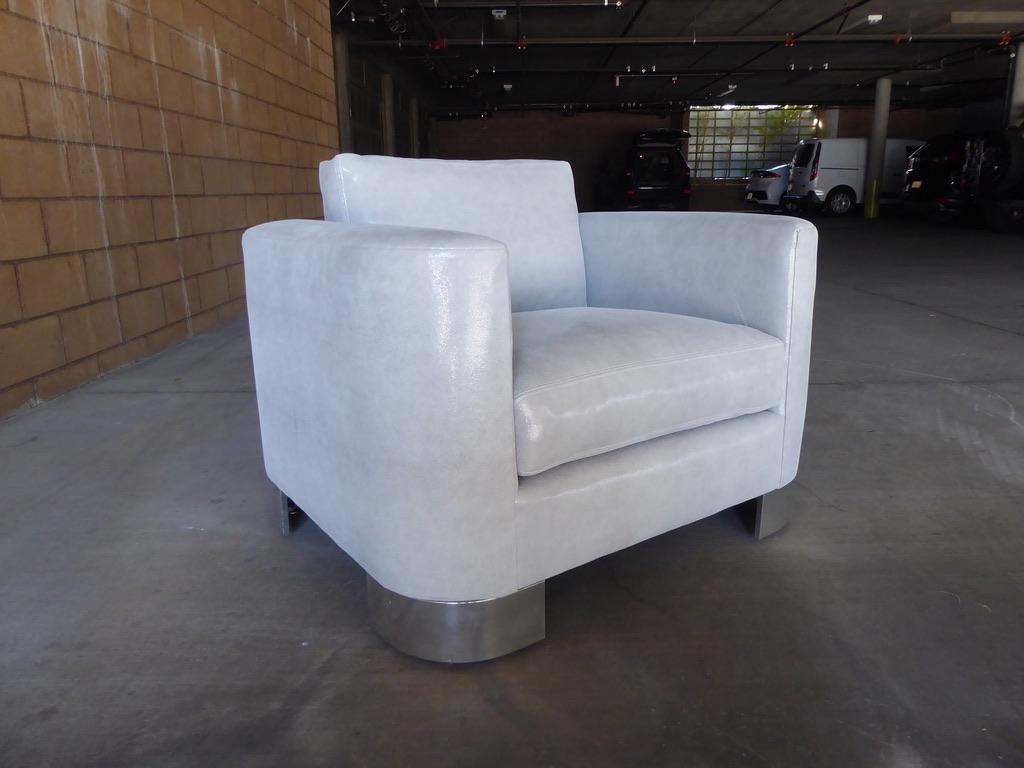 A stylish 1980s oversized lounge chair with solid polished aluminum feet. This chair is super comfortable and has been newly reupholstered in a textured leather. The massing of this chair along with the integrated rounded feet present a chic