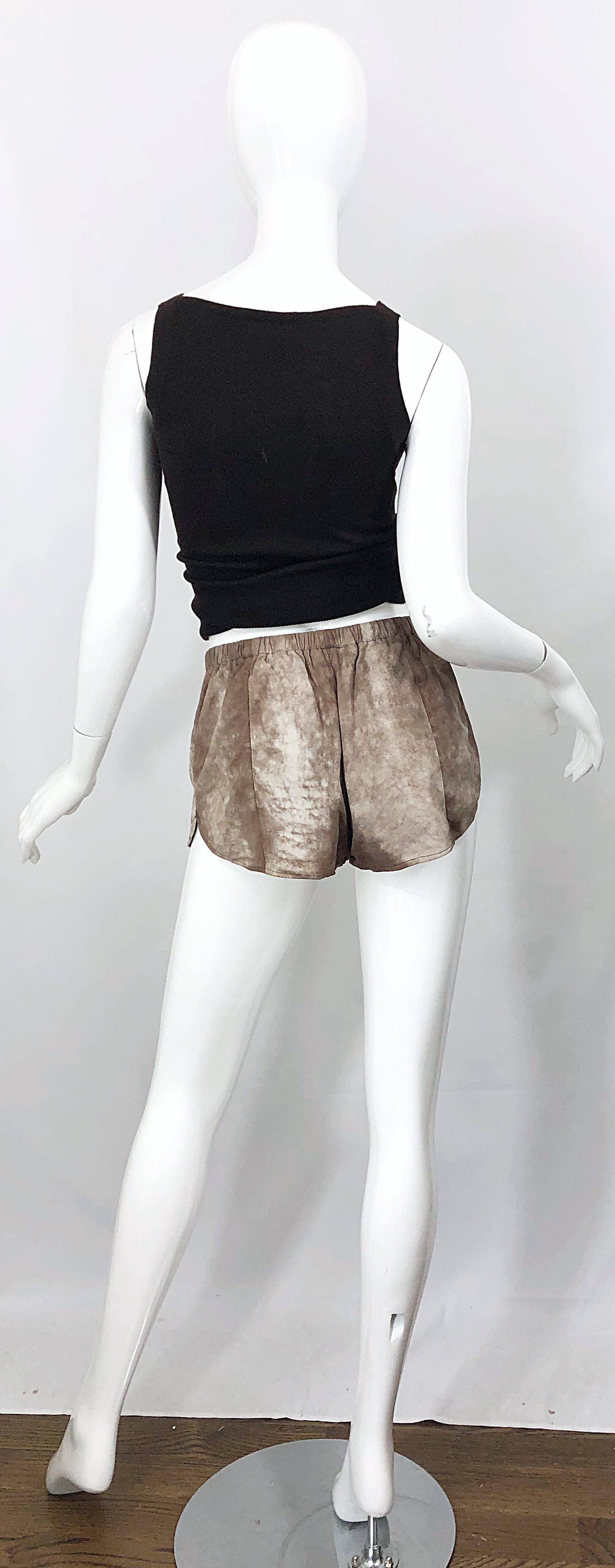 1980er Love, Melody Sabatasso Braune Vintage 80er Hot Pant Shorts aus Schafsleder im Zustand „Hervorragend“ im Angebot in San Diego, CA