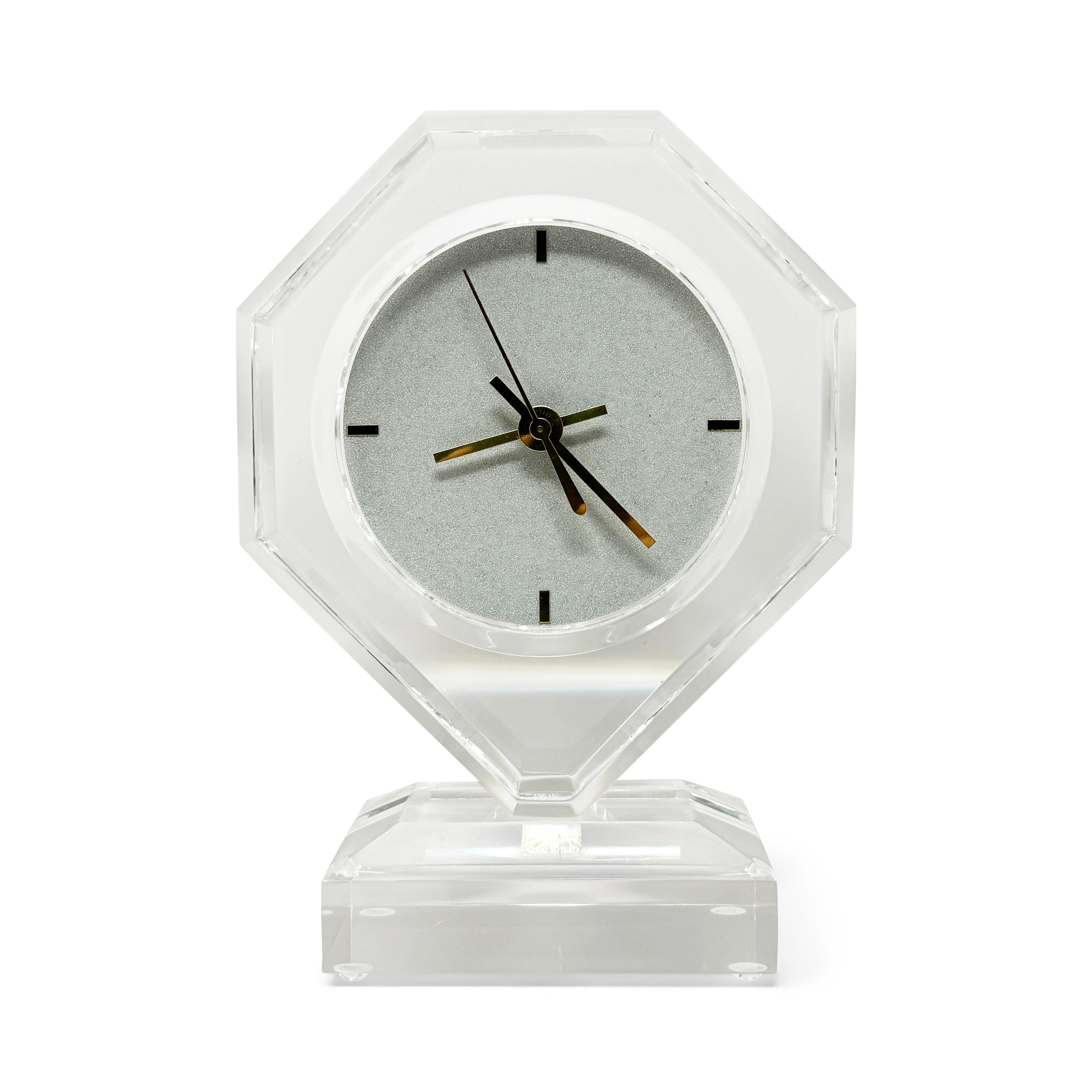 1980s Lucite Mantel Clock In Good Condition For Sale In Brooklyn, NY