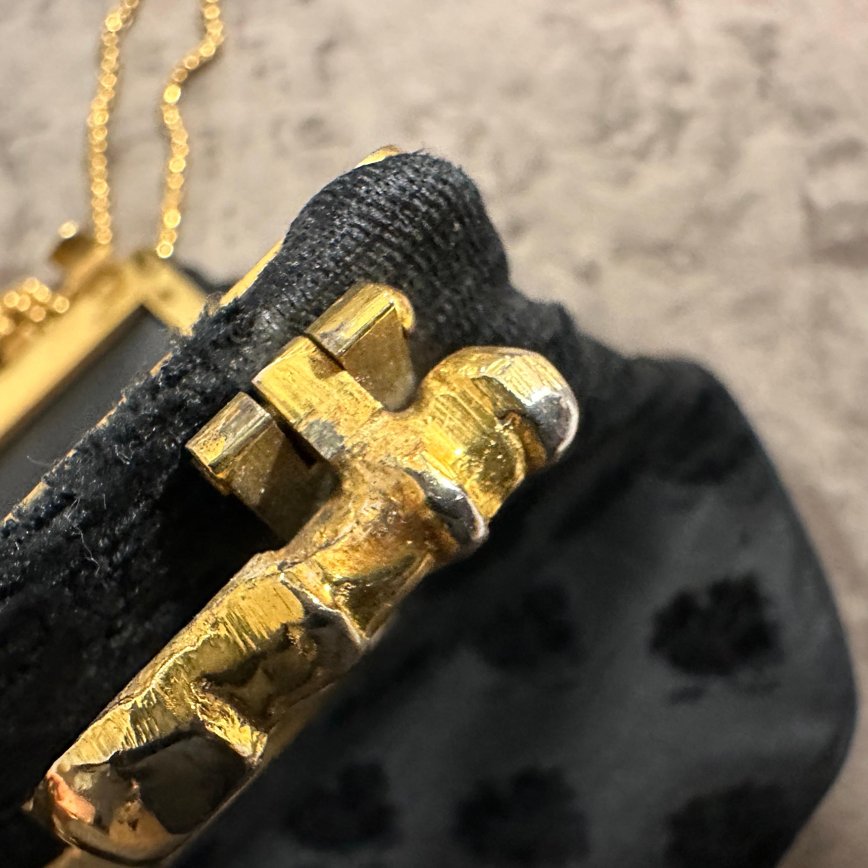 Lujoso bolso de mano italiano de tela negra y latón de los años 80, de Roberta Di Camerino en venta 6