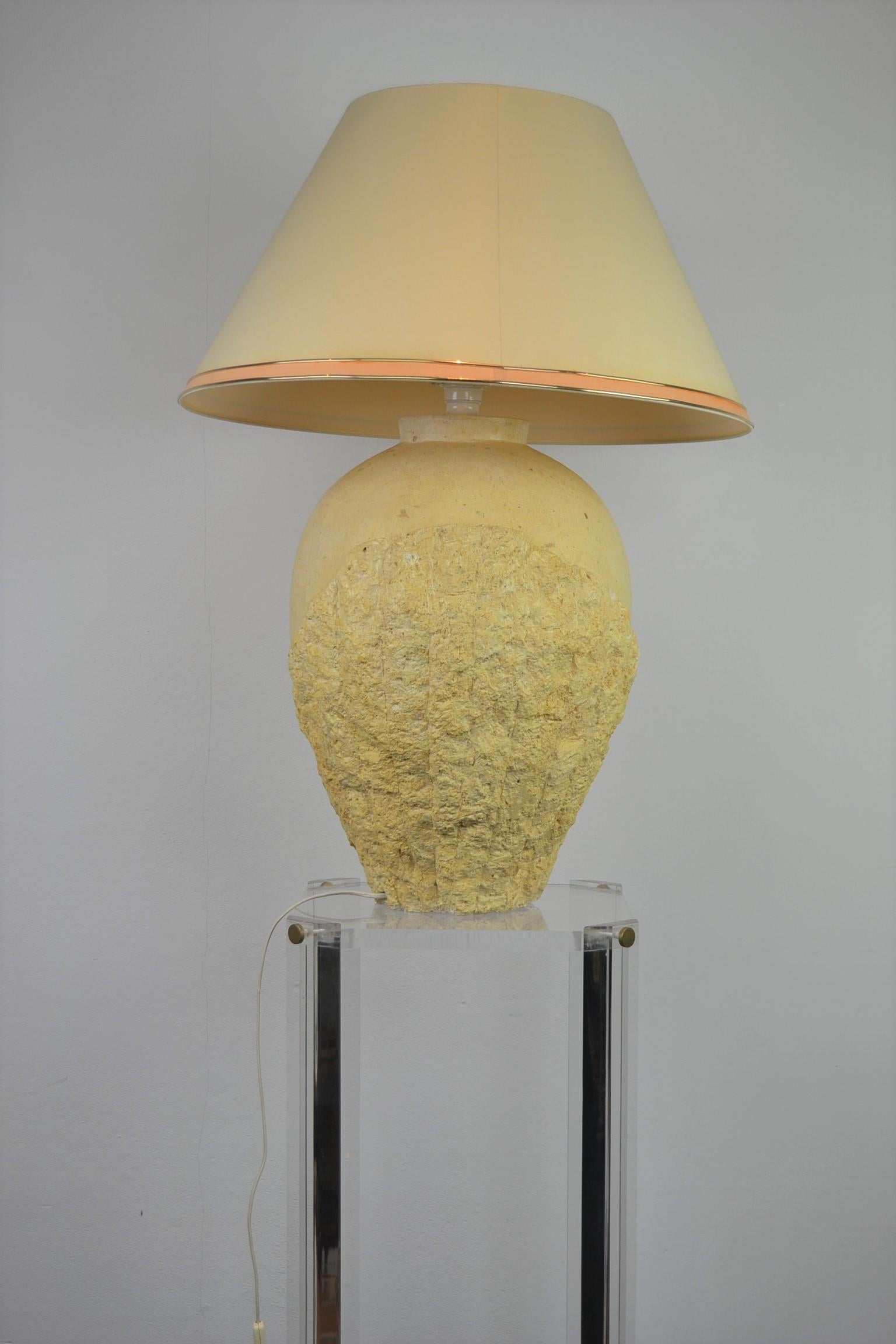 1980s Mactan Stone Table Lamp In Good Condition In Antwerp, BE